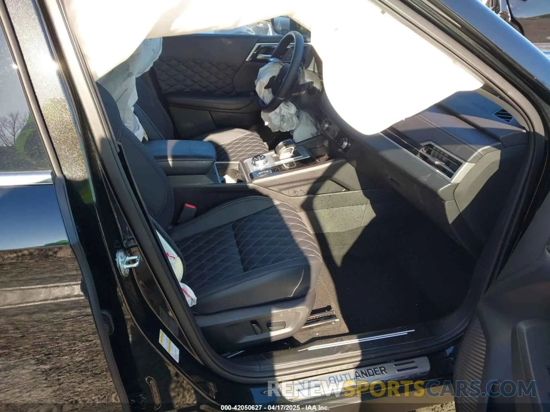 5 Photograph of a damaged car JA4J4WA8XRZ090163 MITSUBISHI OUTLANDER 2024