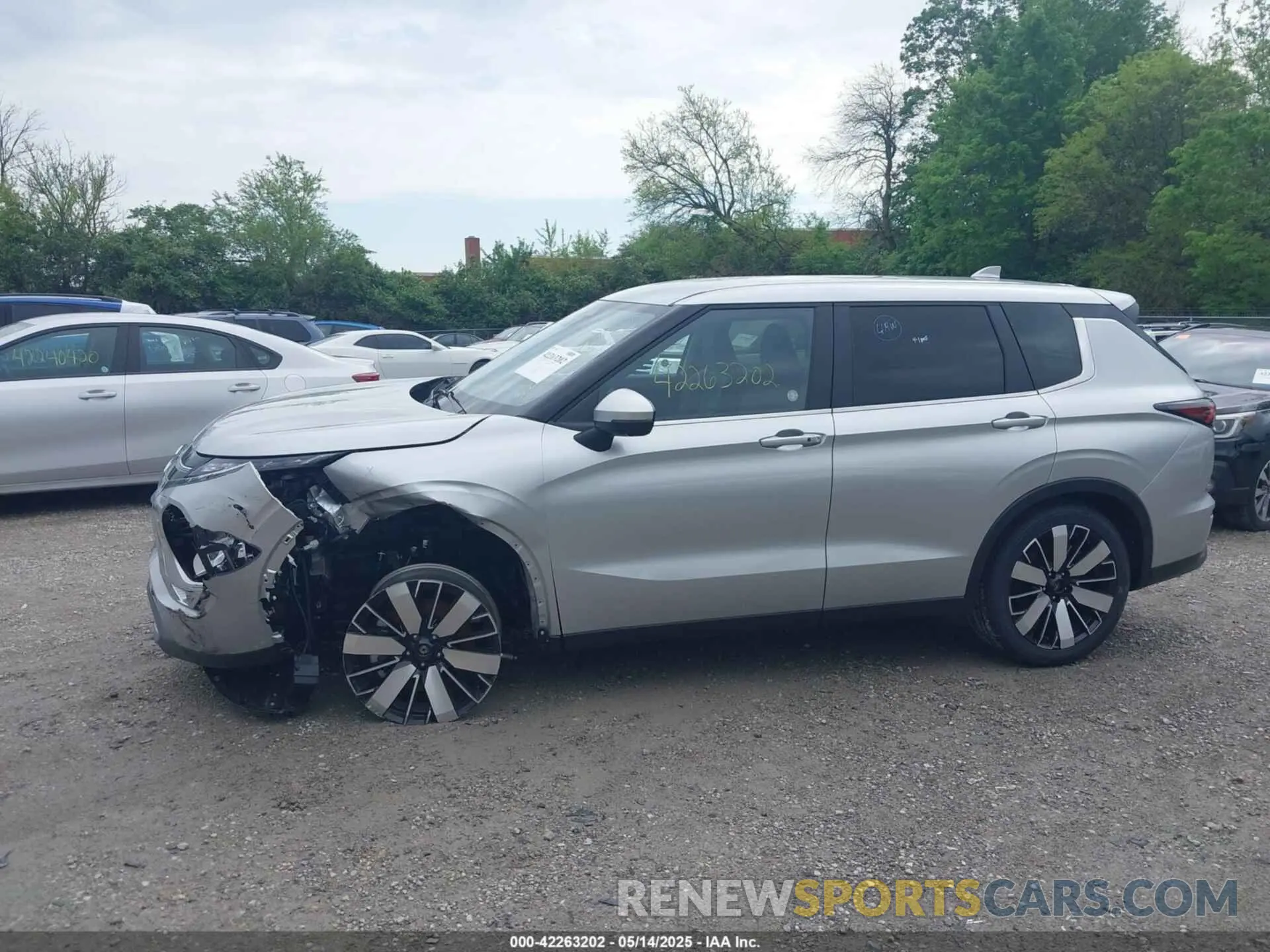 14 Photograph of a damaged car JA4J4VA86SZ014584 MITSUBISHI OUTLANDER 2025