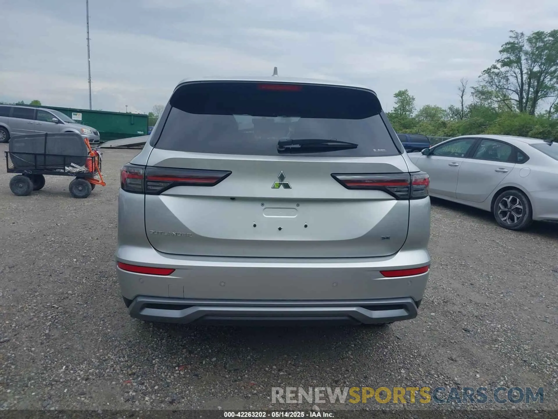 16 Photograph of a damaged car JA4J4VA86SZ014584 MITSUBISHI OUTLANDER 2025