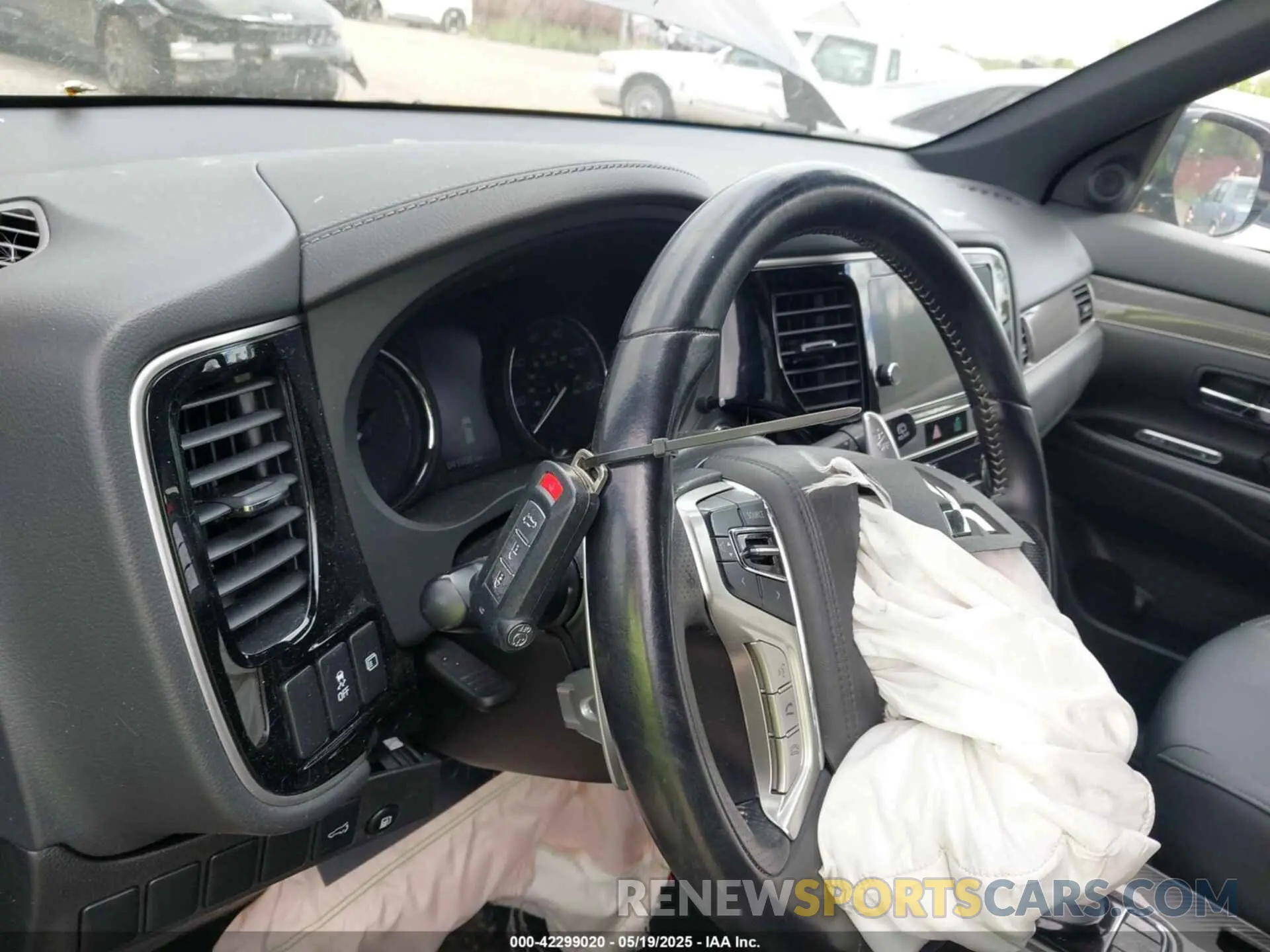 11 Photograph of a damaged car JA4J24A55KZ037103 MITSUBISHI OUTLANDER PHEV 2019