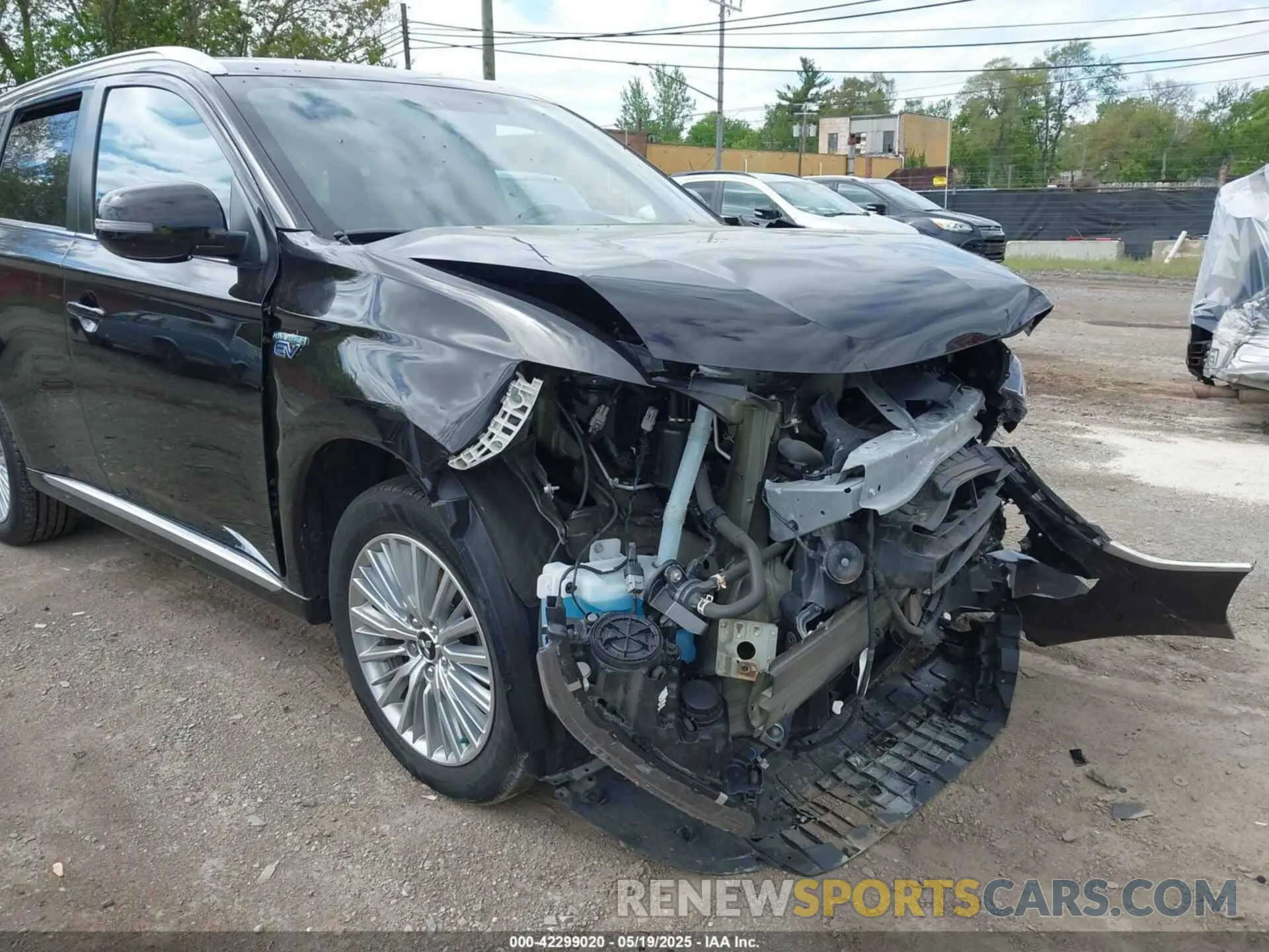 17 Photograph of a damaged car JA4J24A55KZ037103 MITSUBISHI OUTLANDER PHEV 2019