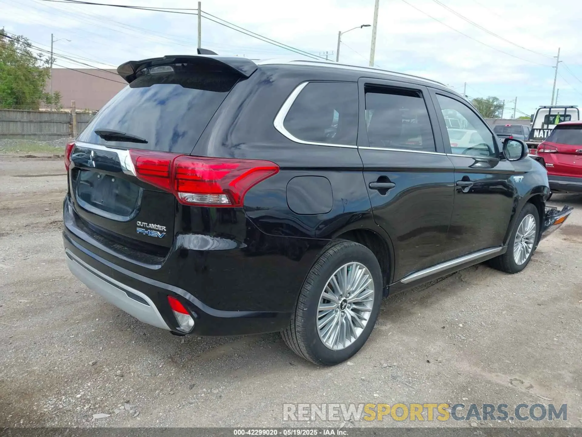 4 Photograph of a damaged car JA4J24A55KZ037103 MITSUBISHI OUTLANDER PHEV 2019