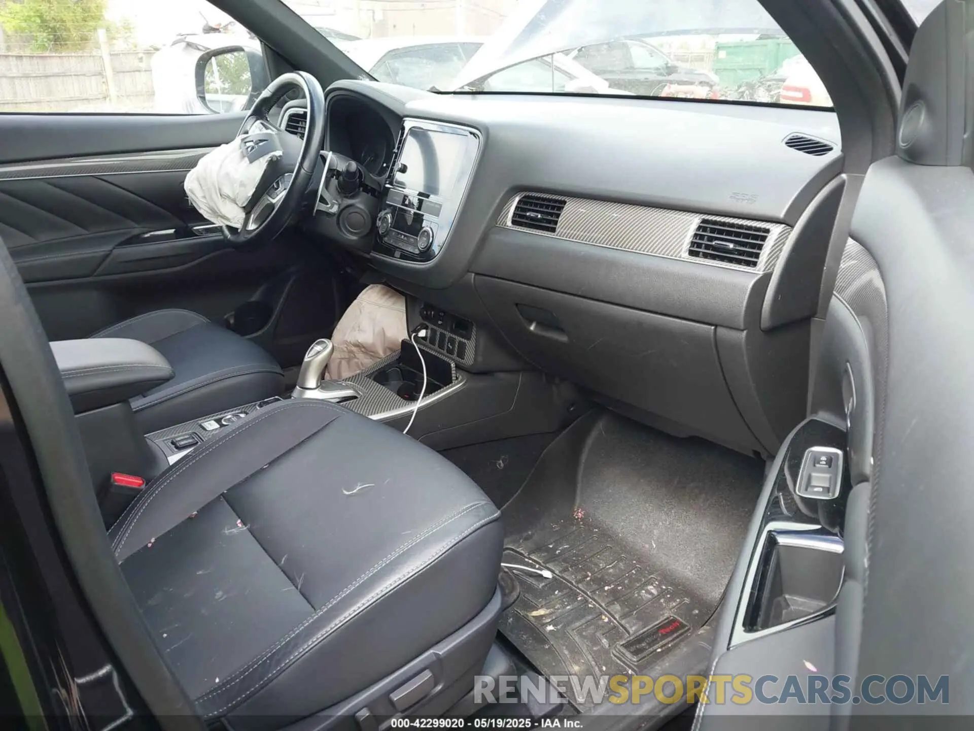 5 Photograph of a damaged car JA4J24A55KZ037103 MITSUBISHI OUTLANDER PHEV 2019