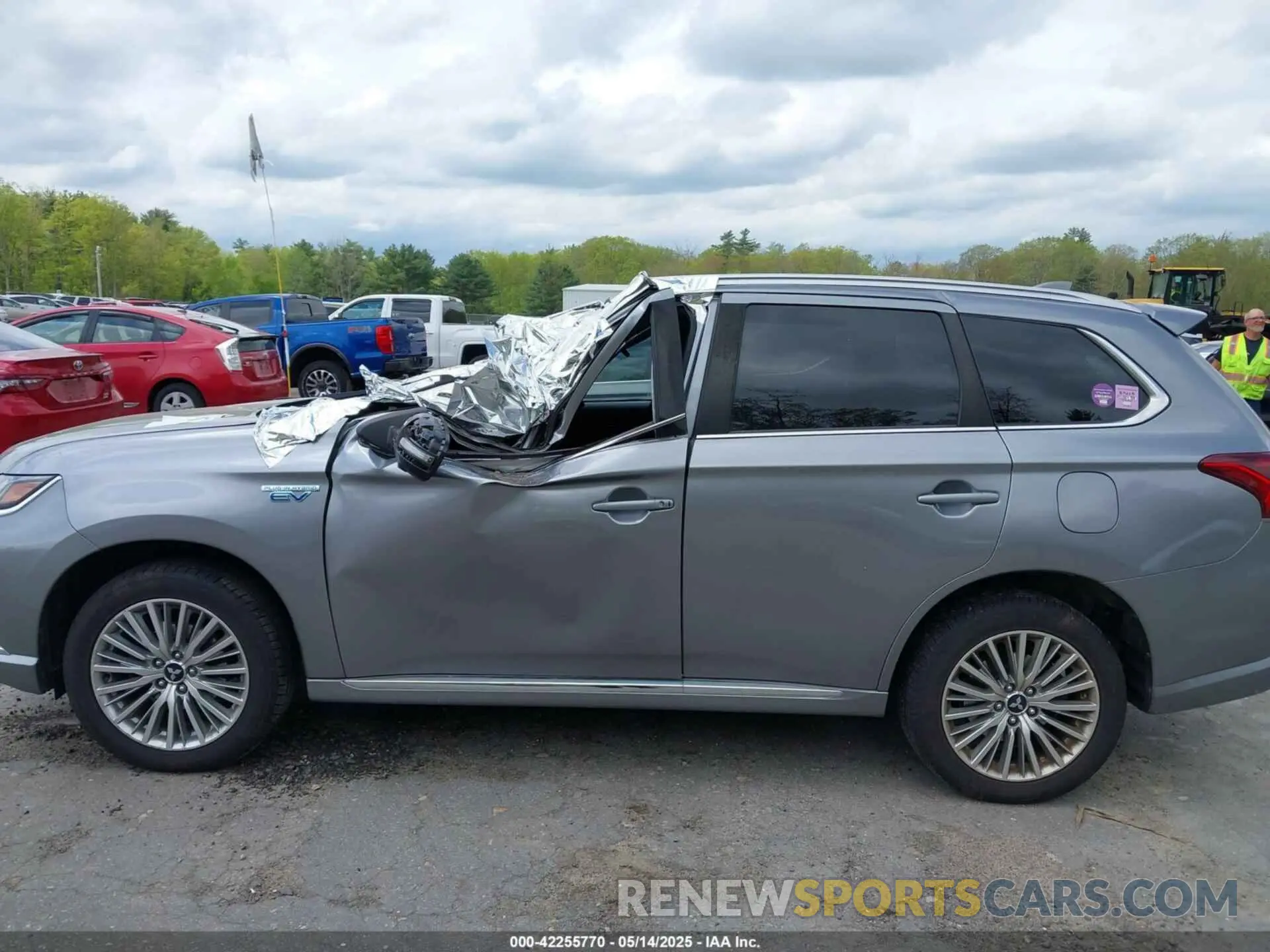 15 Photograph of a damaged car JA4J24A5XKZ051210 MITSUBISHI OUTLANDER PHEV 2019