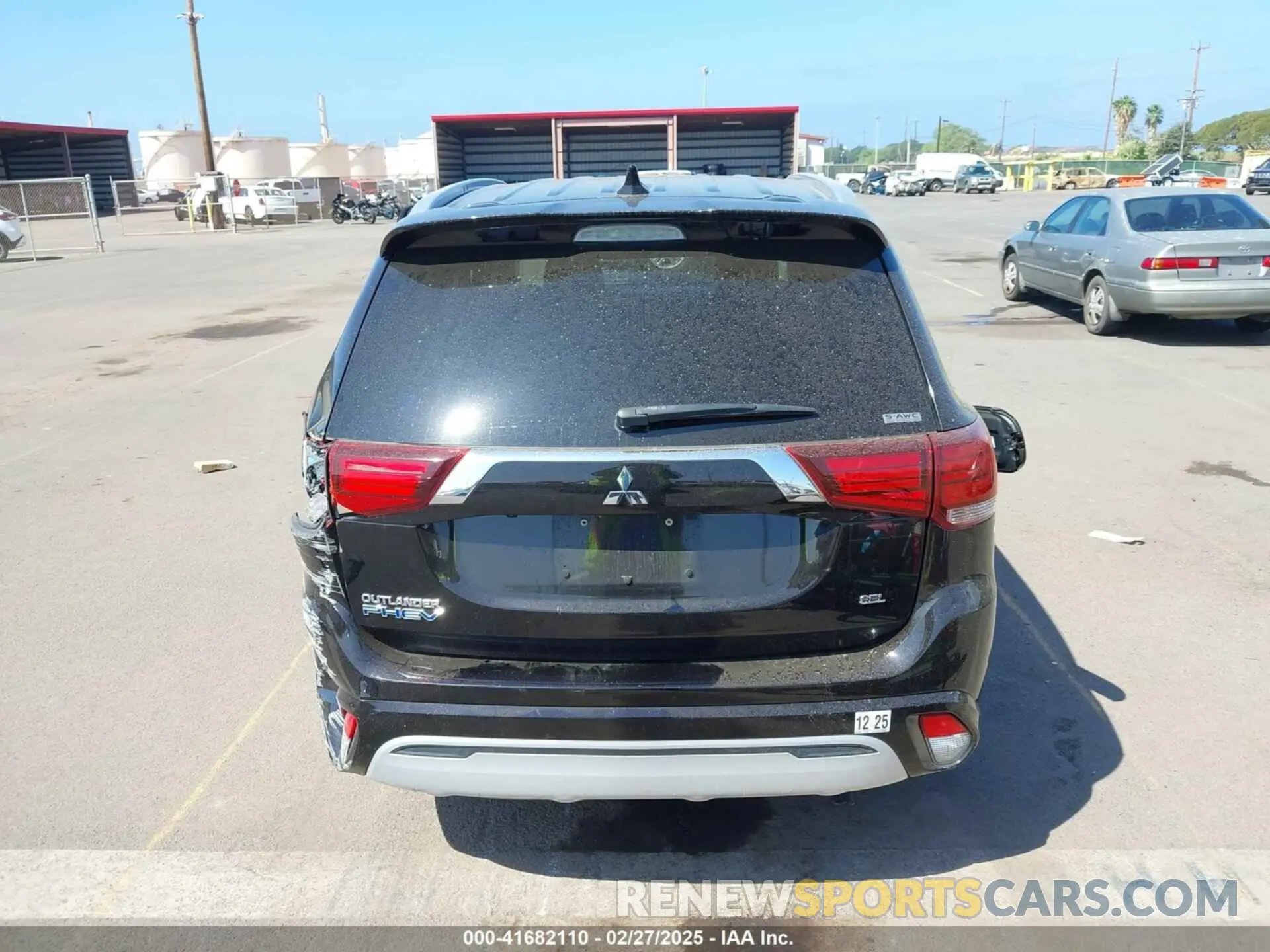 17 Photograph of a damaged car JA4J24A51LZ009381 MITSUBISHI OUTLANDER PHEV 2020
