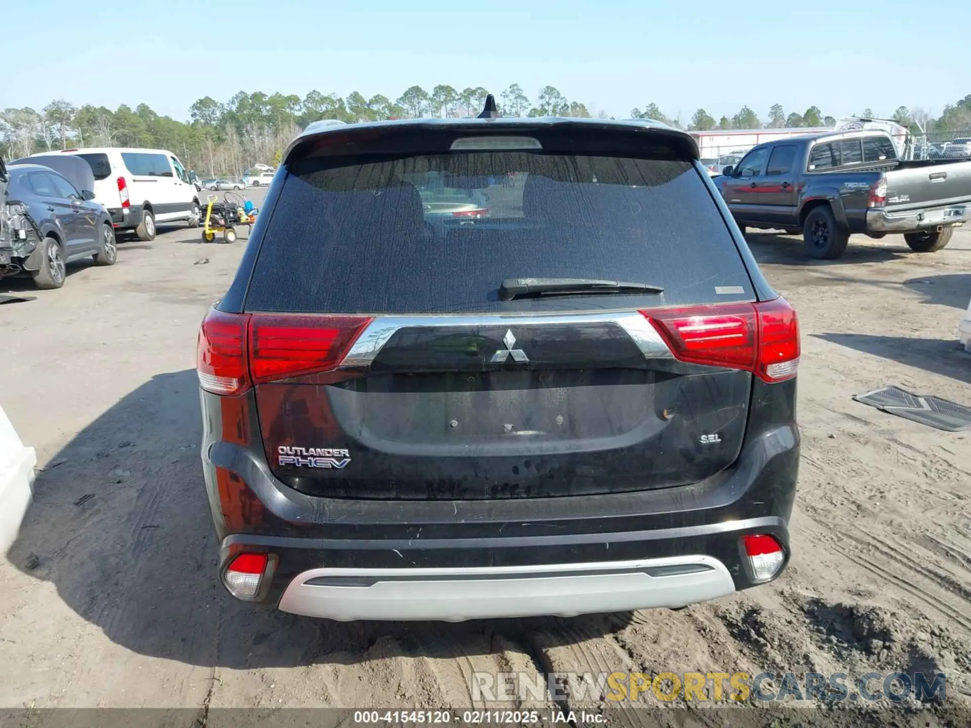 17 Photograph of a damaged car JA4J24A55LZ041914 MITSUBISHI OUTLANDER PHEV 2020