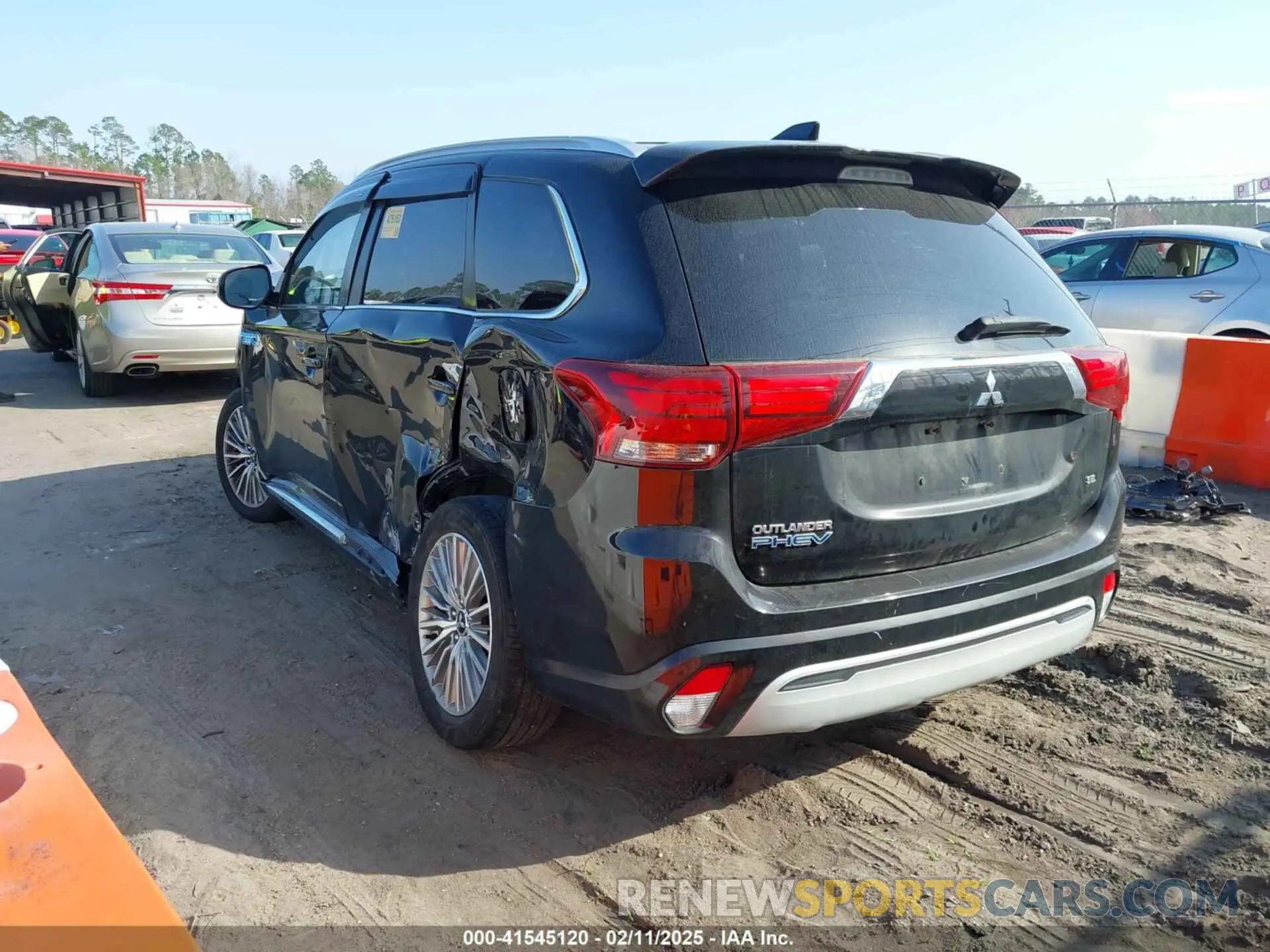 3 Photograph of a damaged car JA4J24A55LZ041914 MITSUBISHI OUTLANDER PHEV 2020