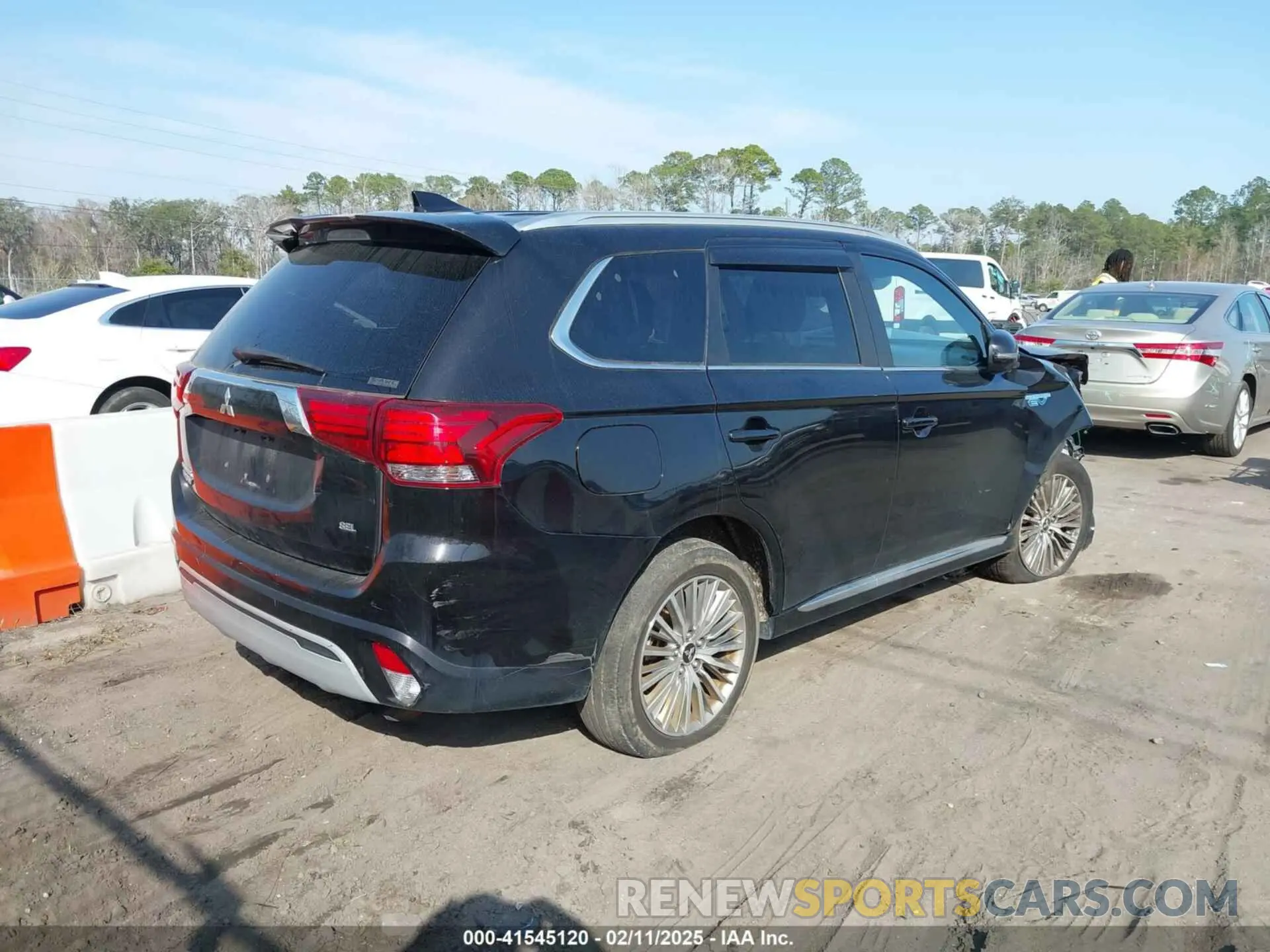 4 Photograph of a damaged car JA4J24A55LZ041914 MITSUBISHI OUTLANDER PHEV 2020