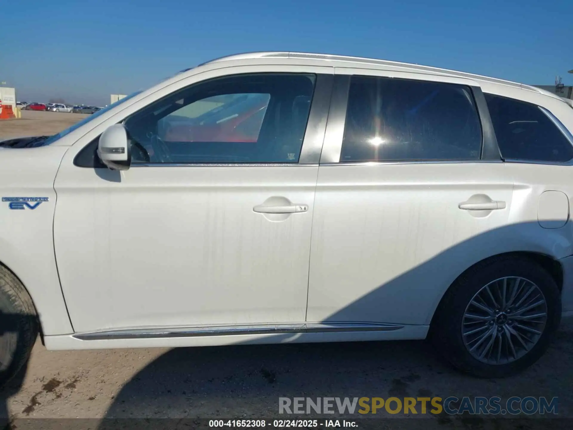 14 Photograph of a damaged car JA4J24A57LZ010227 MITSUBISHI OUTLANDER PHEV 2020