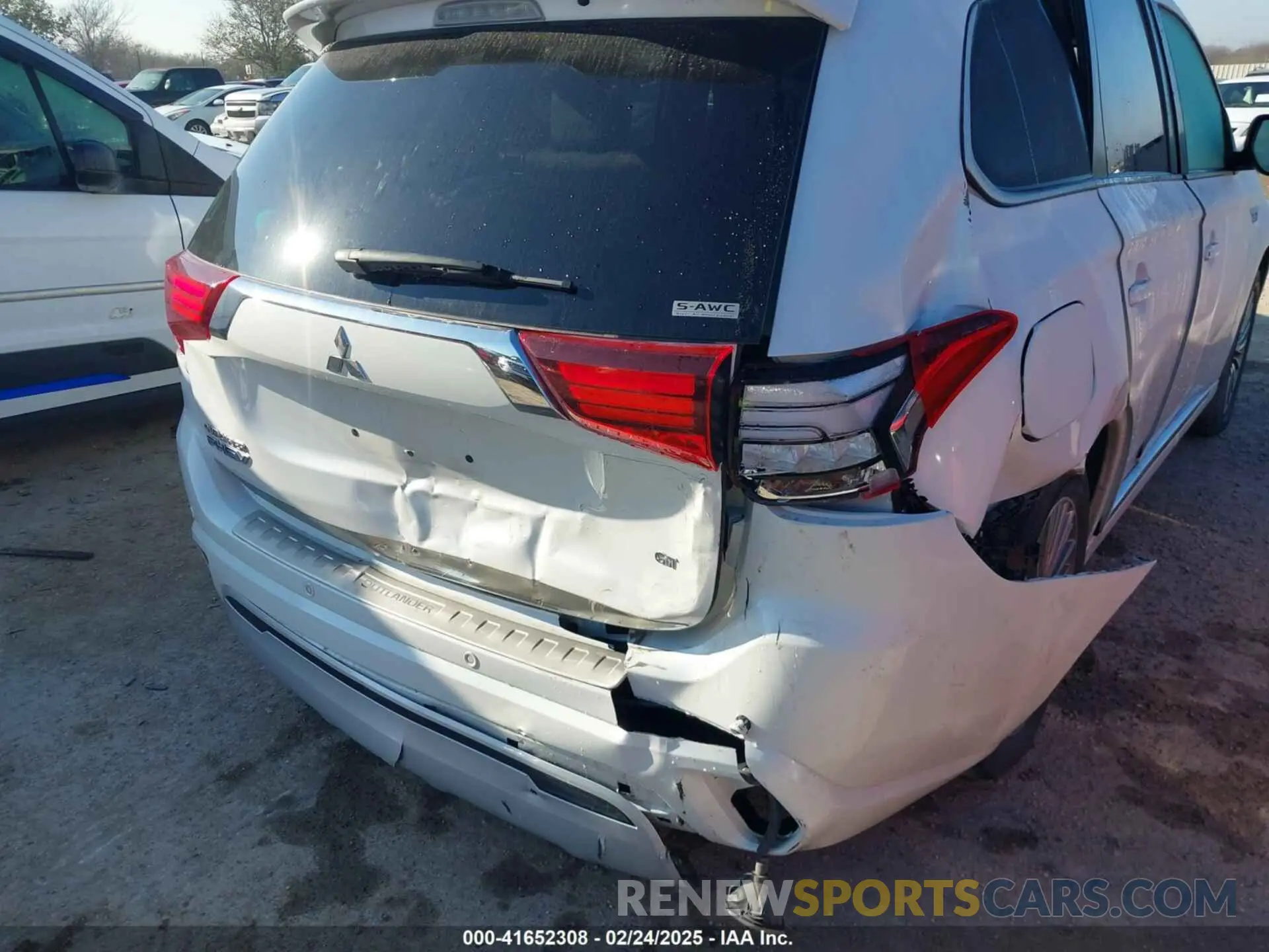 6 Photograph of a damaged car JA4J24A57LZ010227 MITSUBISHI OUTLANDER PHEV 2020