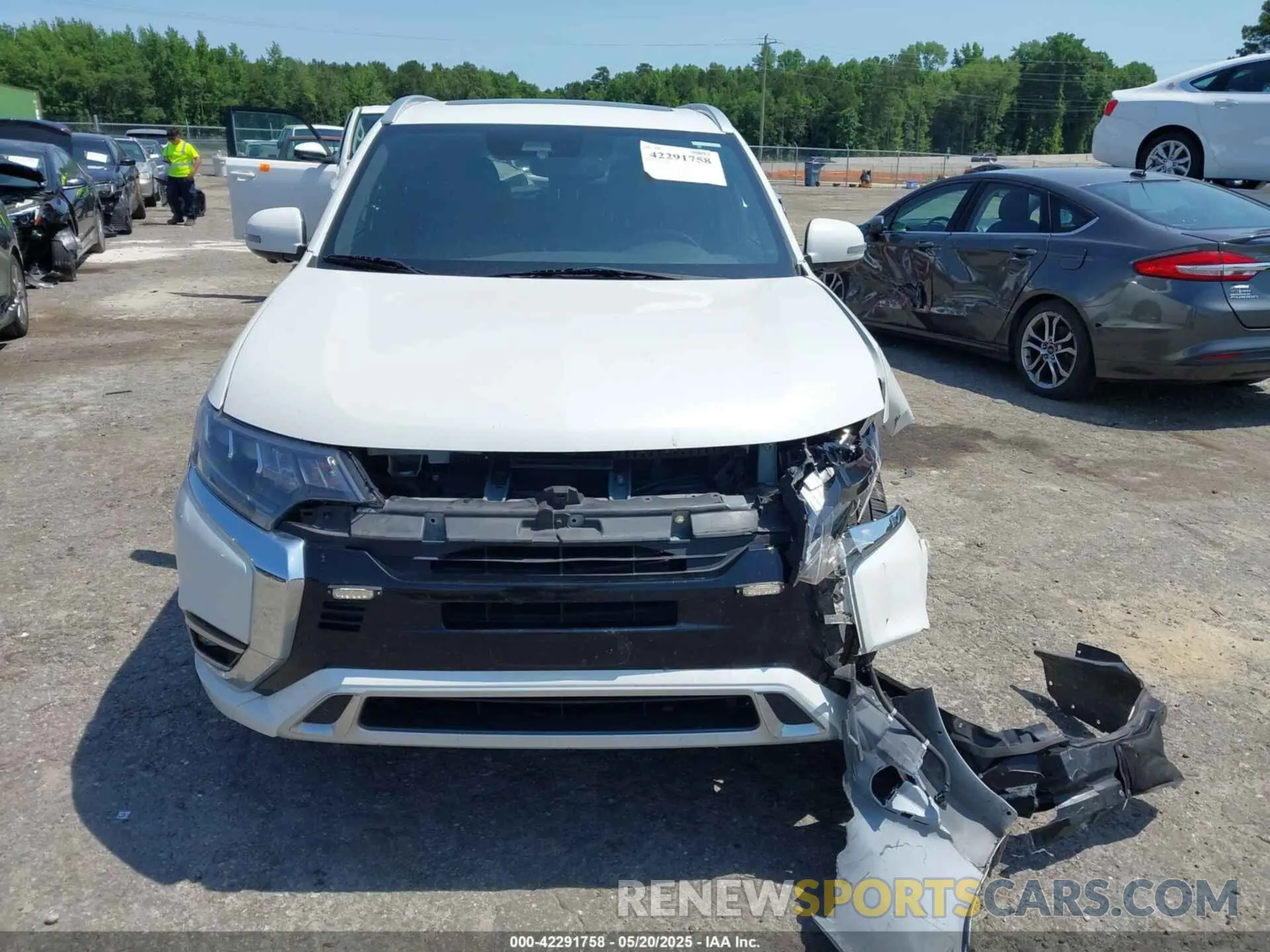 12 Photograph of a damaged car JA4J24A5XLZ041732 MITSUBISHI OUTLANDER PHEV 2020