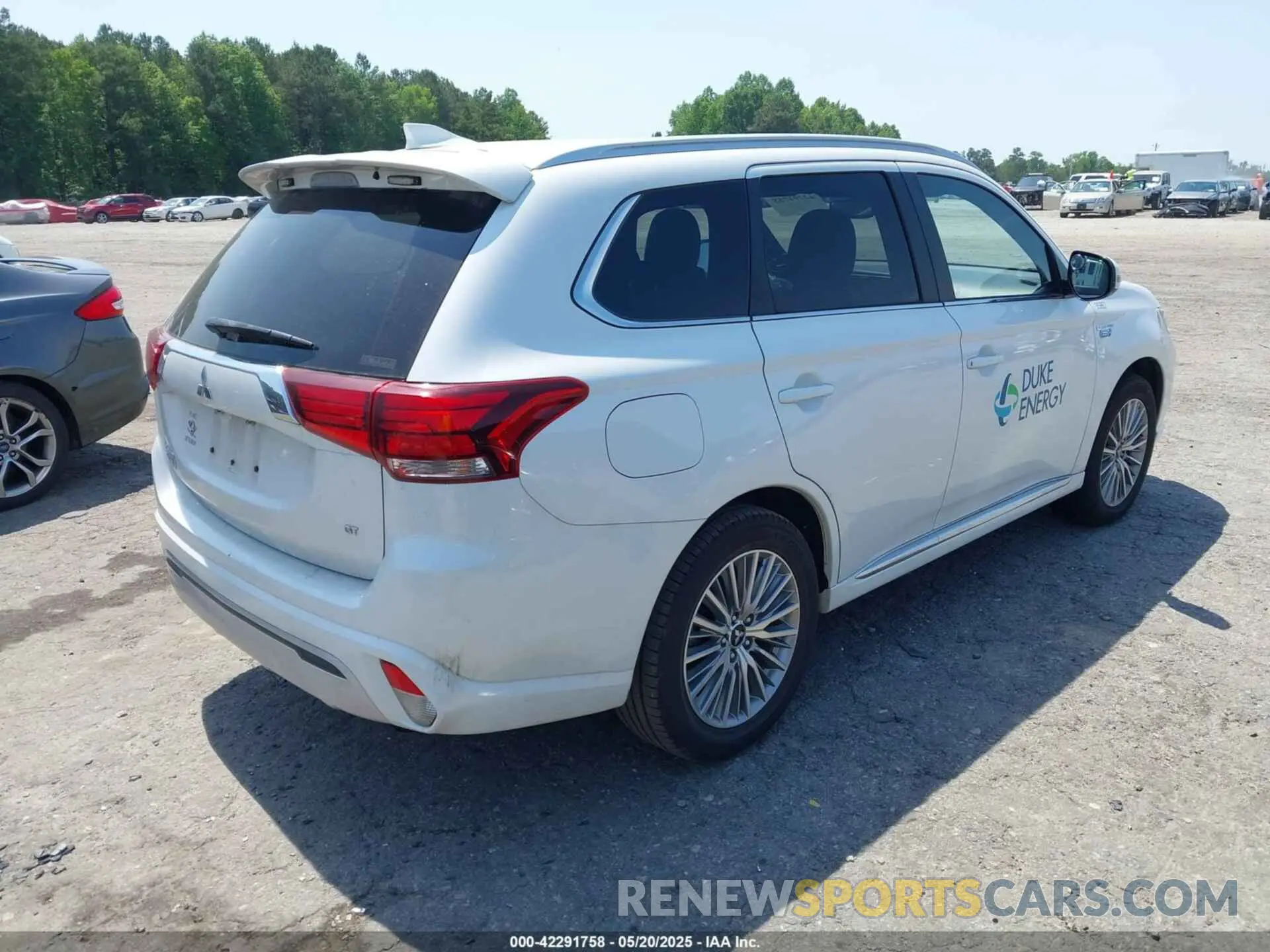 4 Photograph of a damaged car JA4J24A5XLZ041732 MITSUBISHI OUTLANDER PHEV 2020