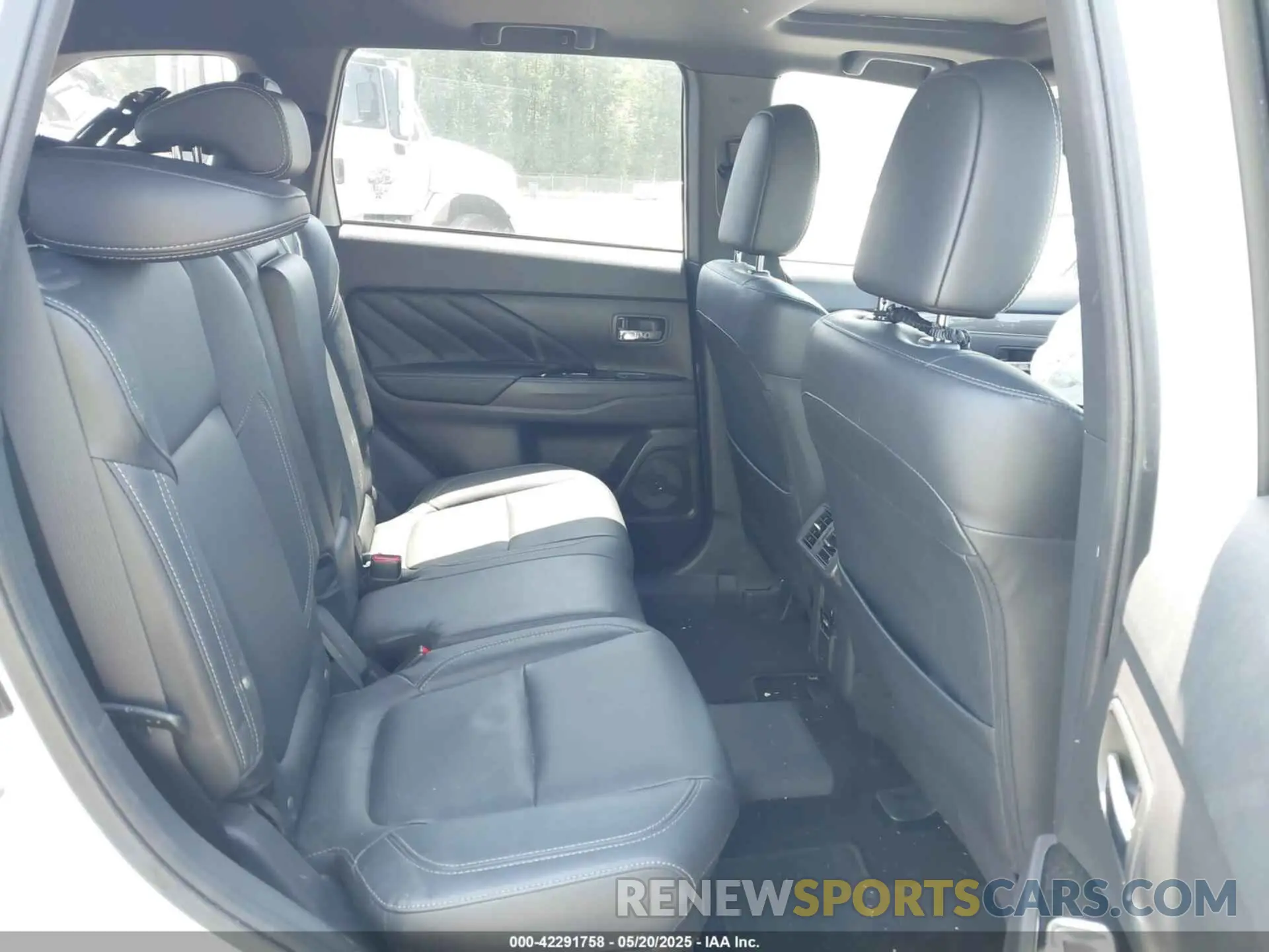 8 Photograph of a damaged car JA4J24A5XLZ041732 MITSUBISHI OUTLANDER PHEV 2020