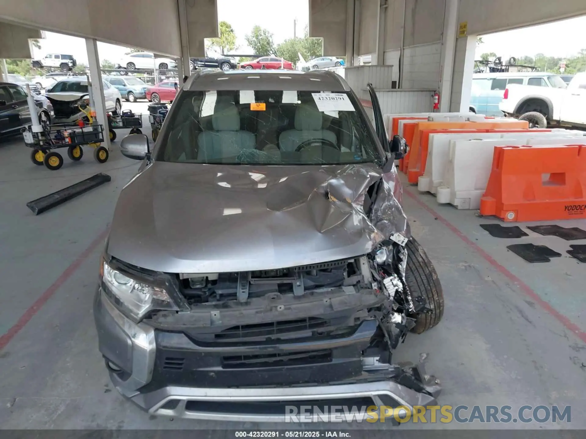 12 Photograph of a damaged car JA4J2VA70NZ033861 MITSUBISHI OUTLANDER PHEV 2022