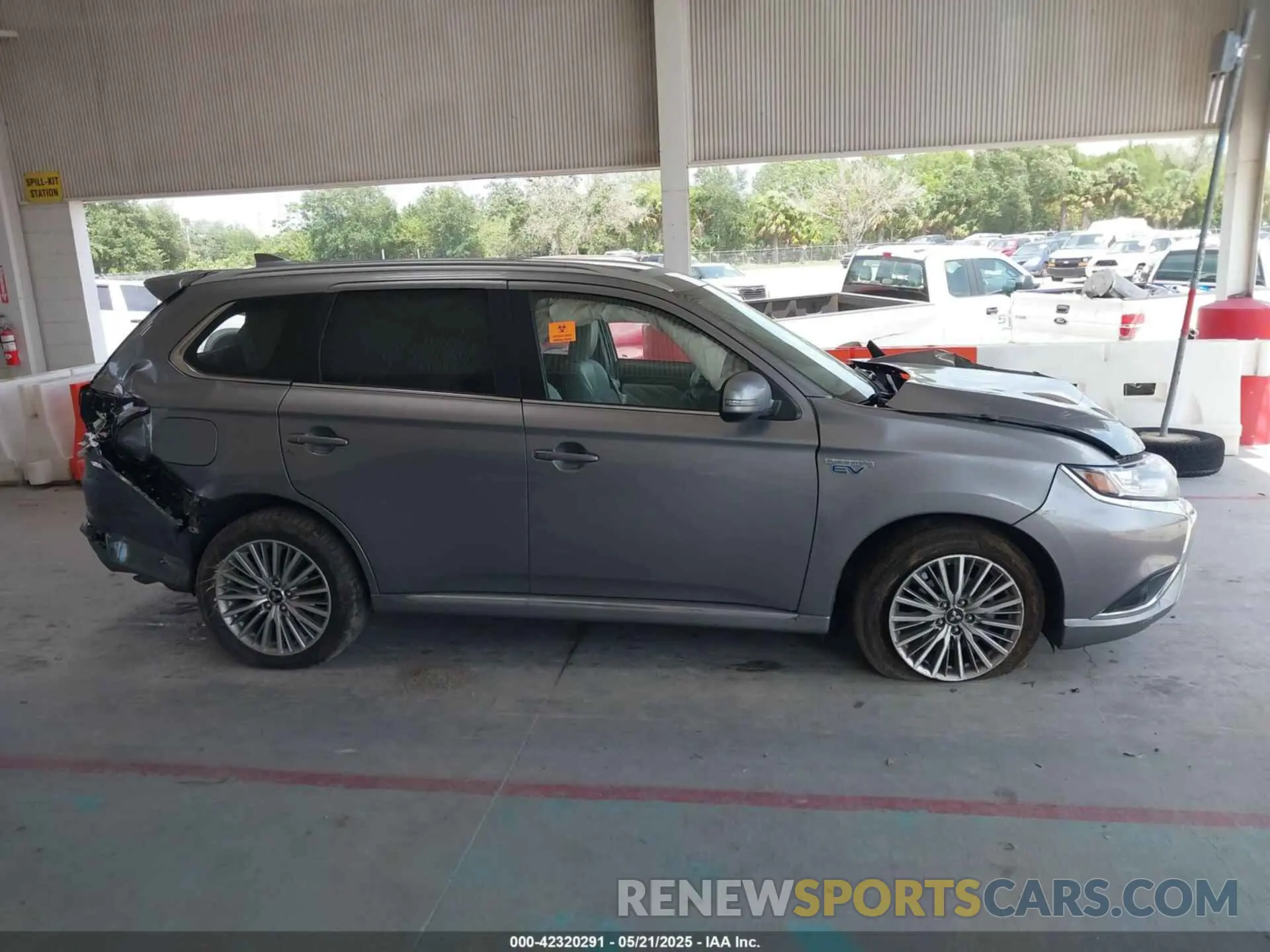 13 Photograph of a damaged car JA4J2VA70NZ033861 MITSUBISHI OUTLANDER PHEV 2022