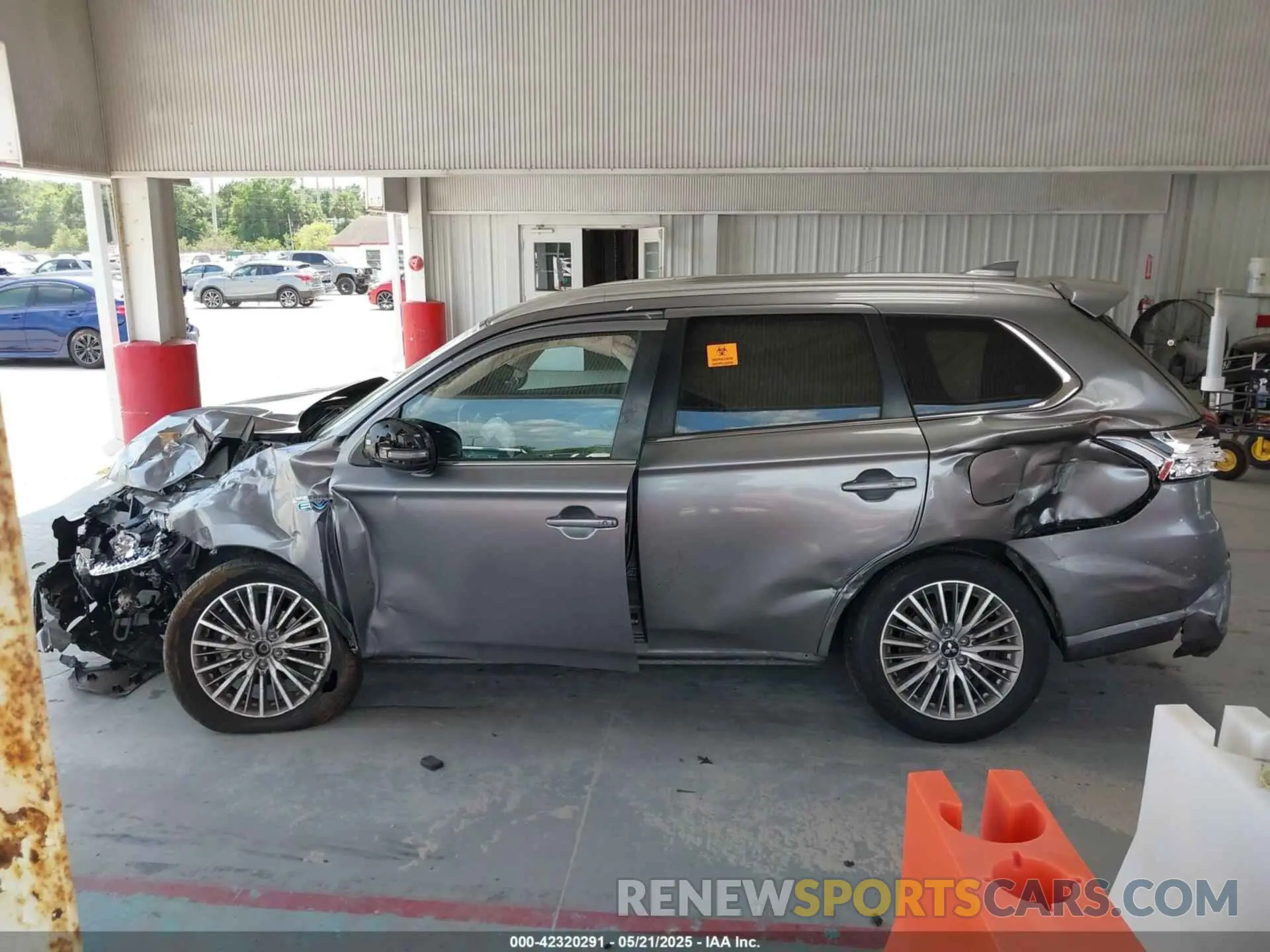 14 Photograph of a damaged car JA4J2VA70NZ033861 MITSUBISHI OUTLANDER PHEV 2022