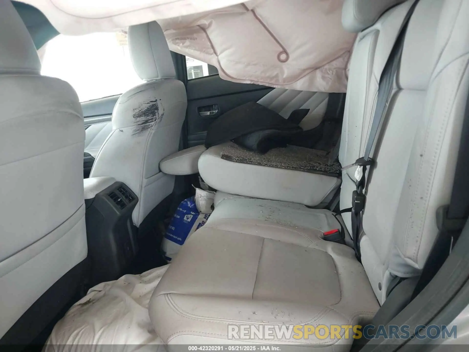 8 Photograph of a damaged car JA4J2VA70NZ033861 MITSUBISHI OUTLANDER PHEV 2022