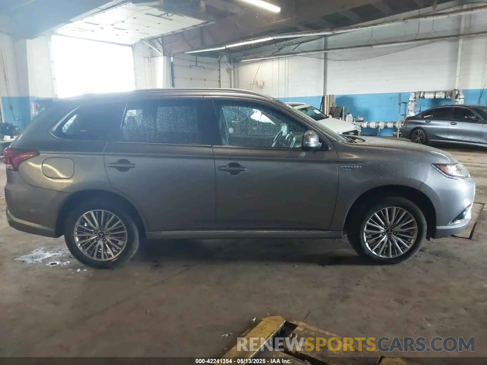 13 Photograph of a damaged car JA4J2VA72NZ025597 MITSUBISHI OUTLANDER PHEV 2022