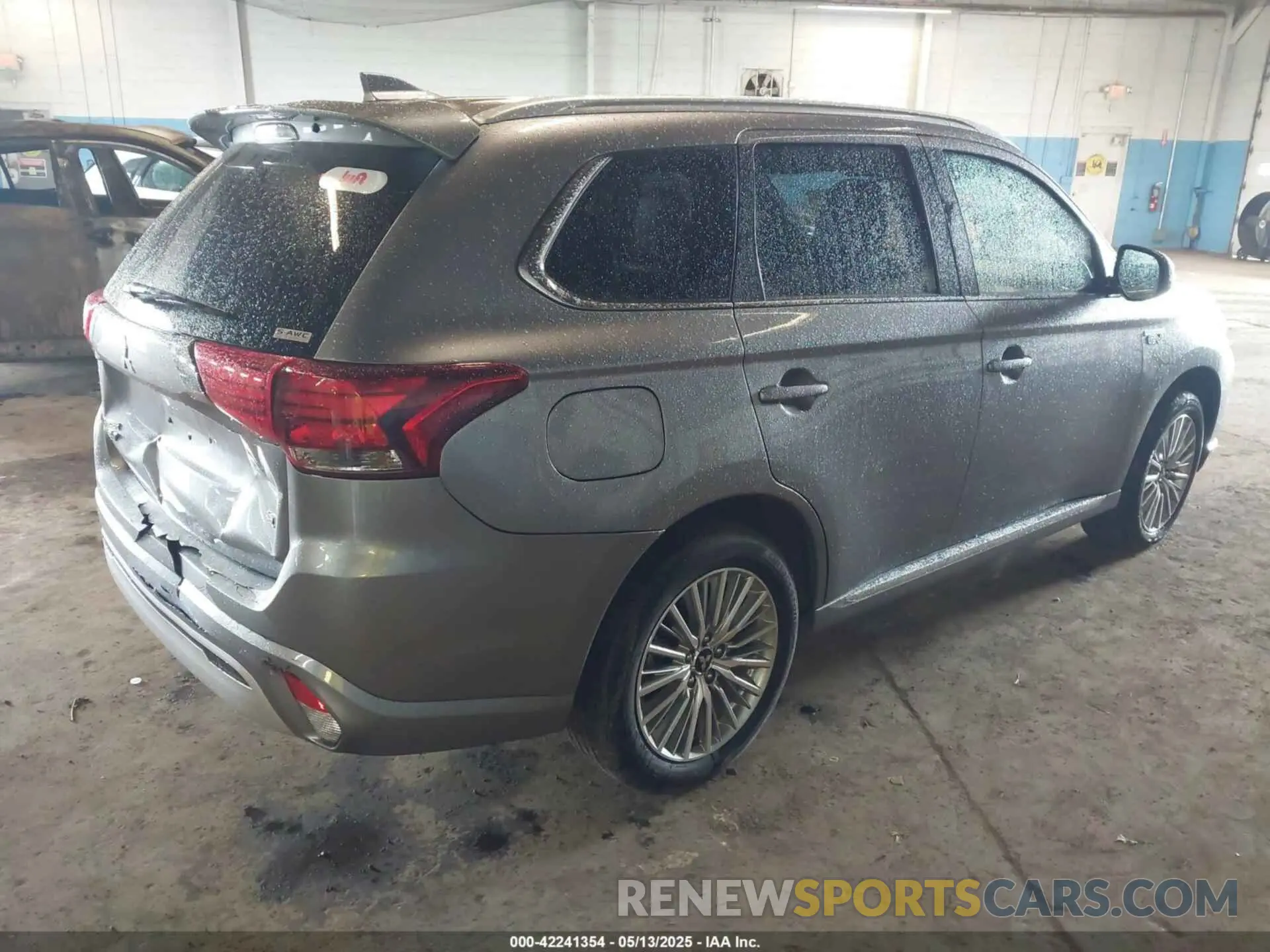 4 Photograph of a damaged car JA4J2VA72NZ025597 MITSUBISHI OUTLANDER PHEV 2022
