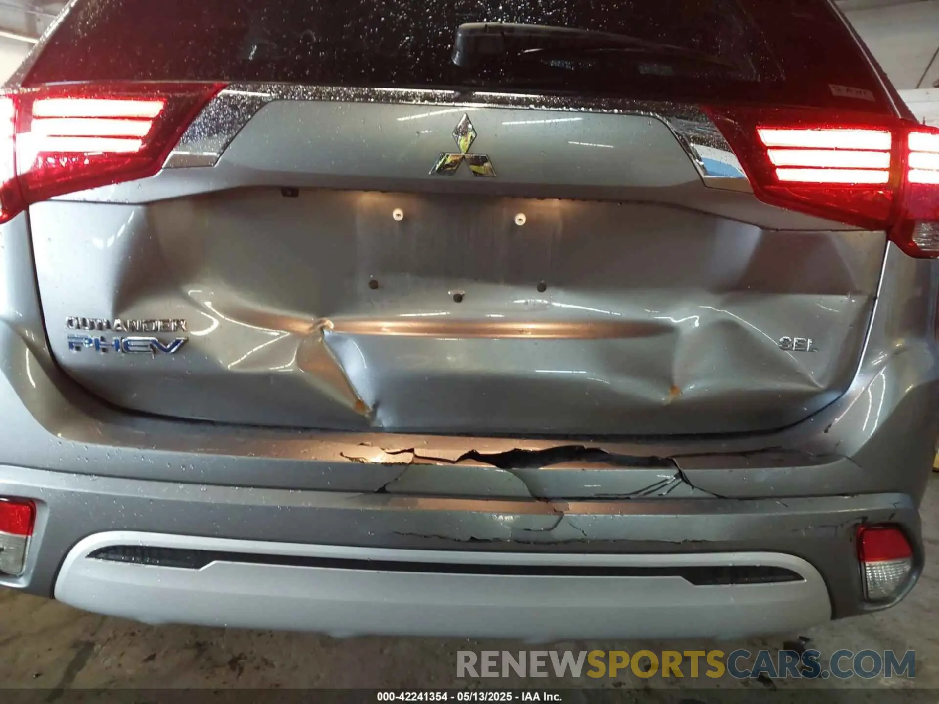 6 Photograph of a damaged car JA4J2VA72NZ025597 MITSUBISHI OUTLANDER PHEV 2022