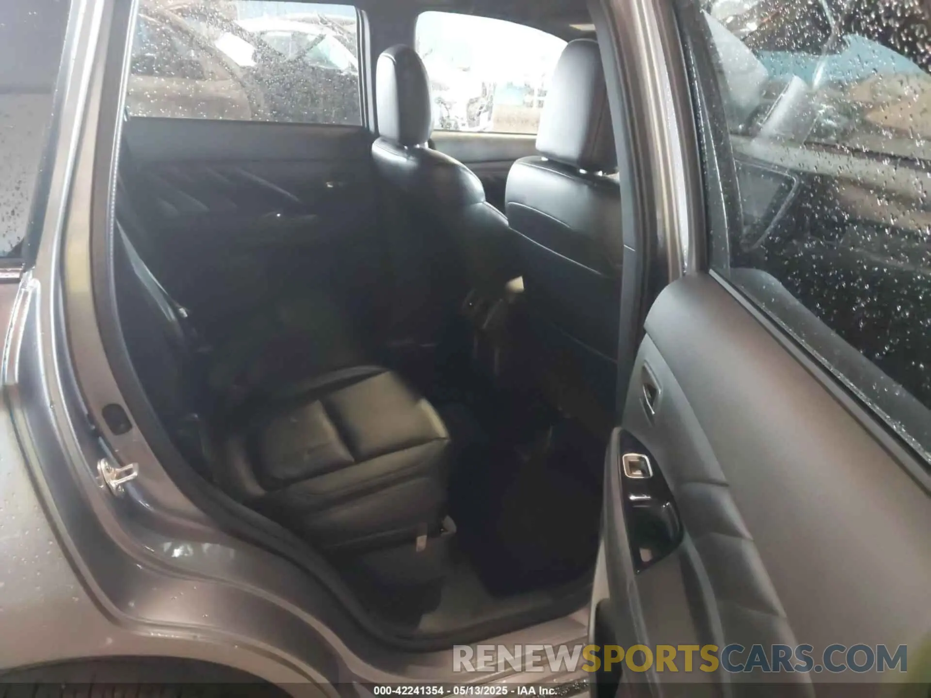 8 Photograph of a damaged car JA4J2VA72NZ025597 MITSUBISHI OUTLANDER PHEV 2022