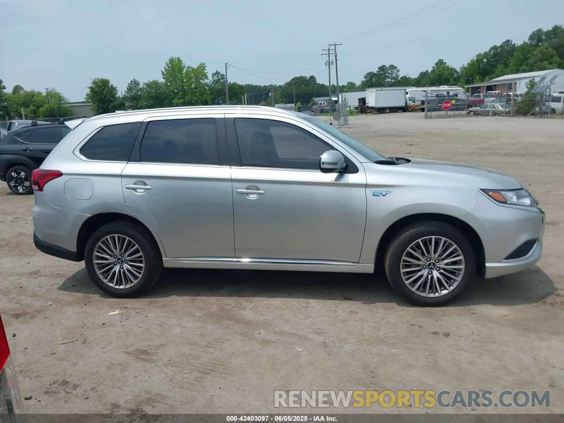 13 Photograph of a damaged car JA4J2VA7XNZ027159 MITSUBISHI OUTLANDER PHEV 2022