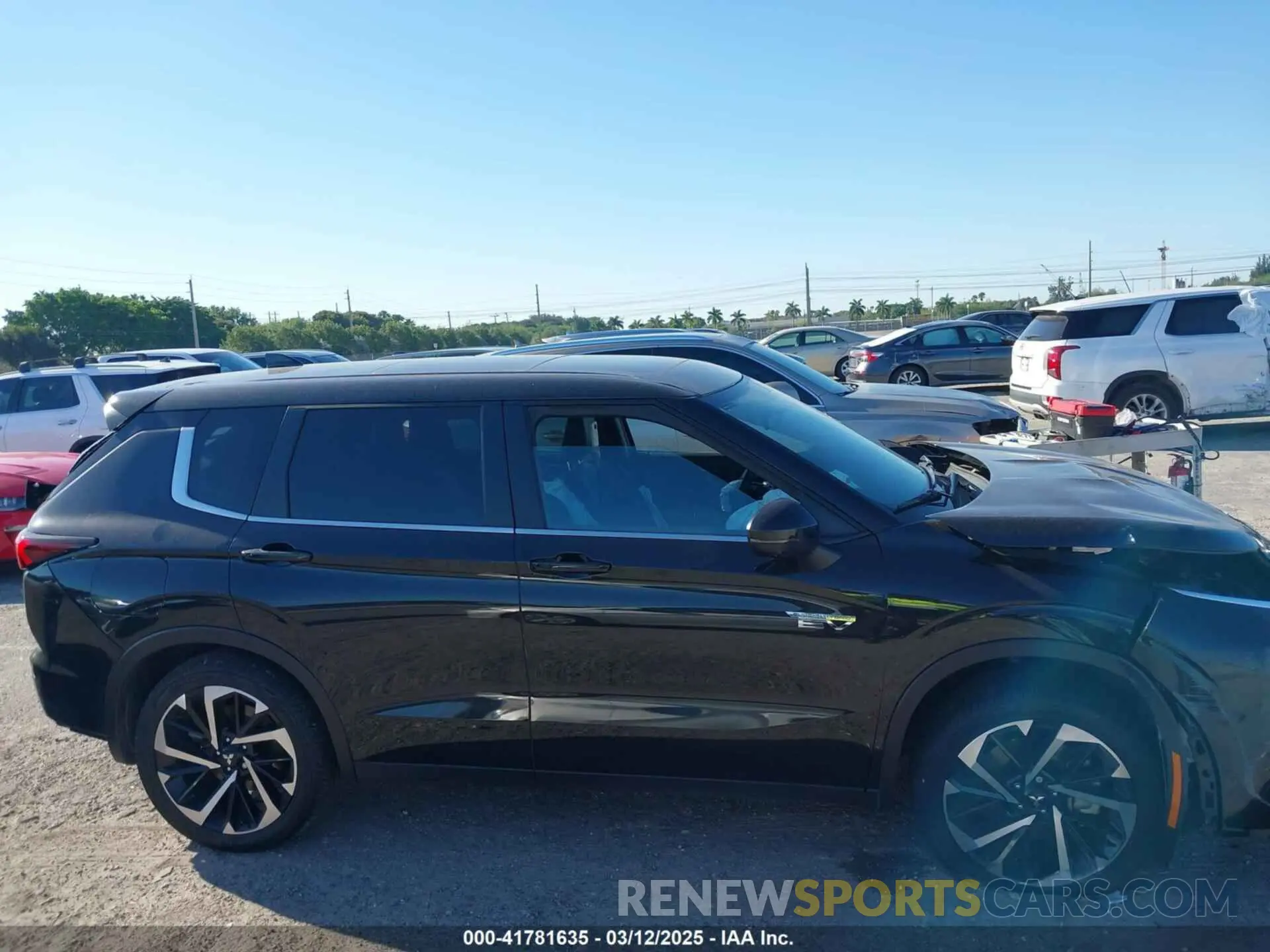 13 Photograph of a damaged car JA4T5UA94PZ036602 MITSUBISHI OUTLANDER PHEV 2023