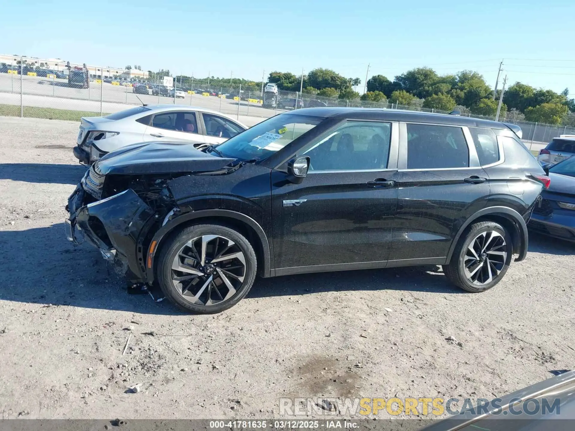 14 Photograph of a damaged car JA4T5UA94PZ036602 MITSUBISHI OUTLANDER PHEV 2023