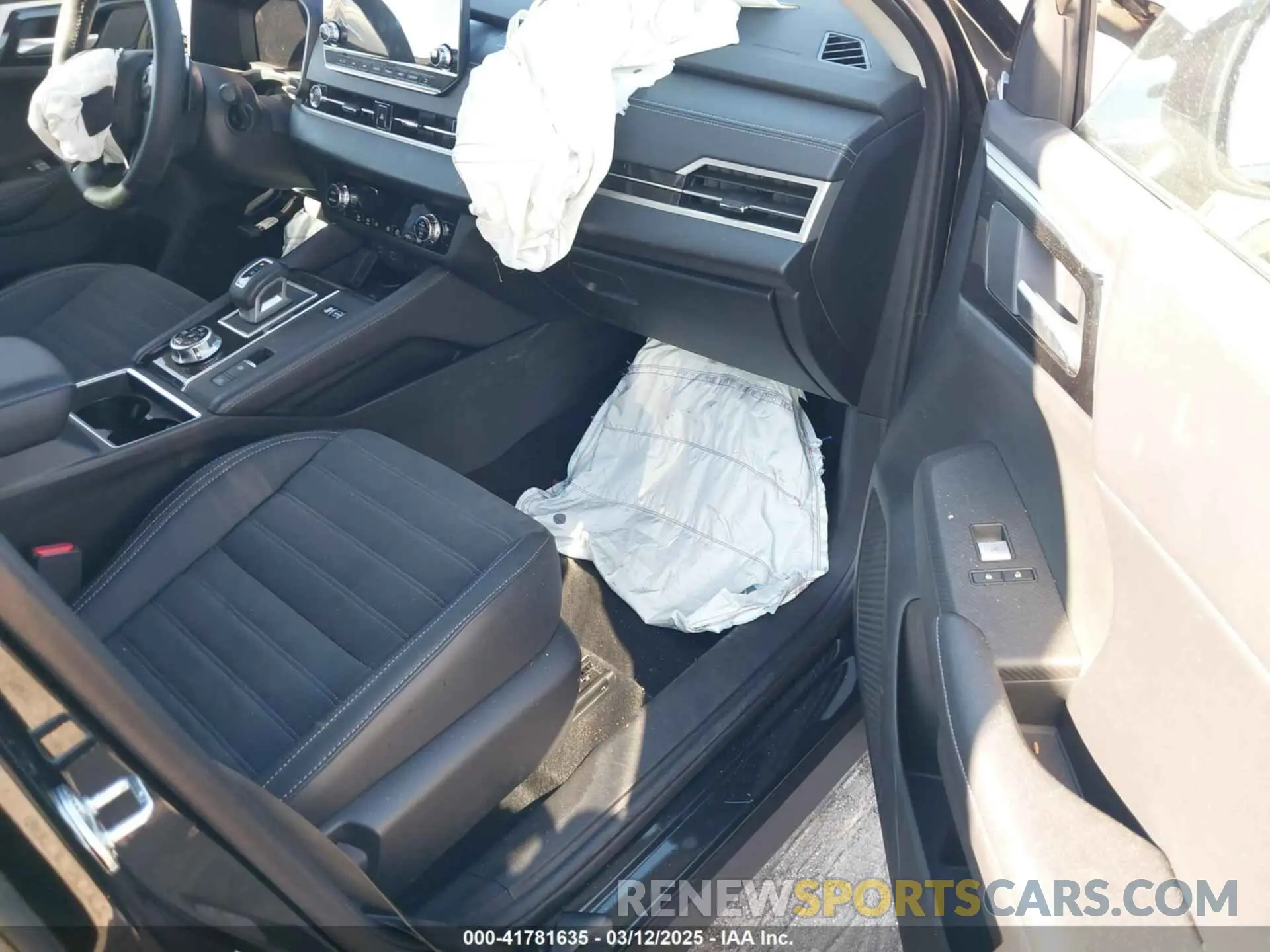 5 Photograph of a damaged car JA4T5UA94PZ036602 MITSUBISHI OUTLANDER PHEV 2023