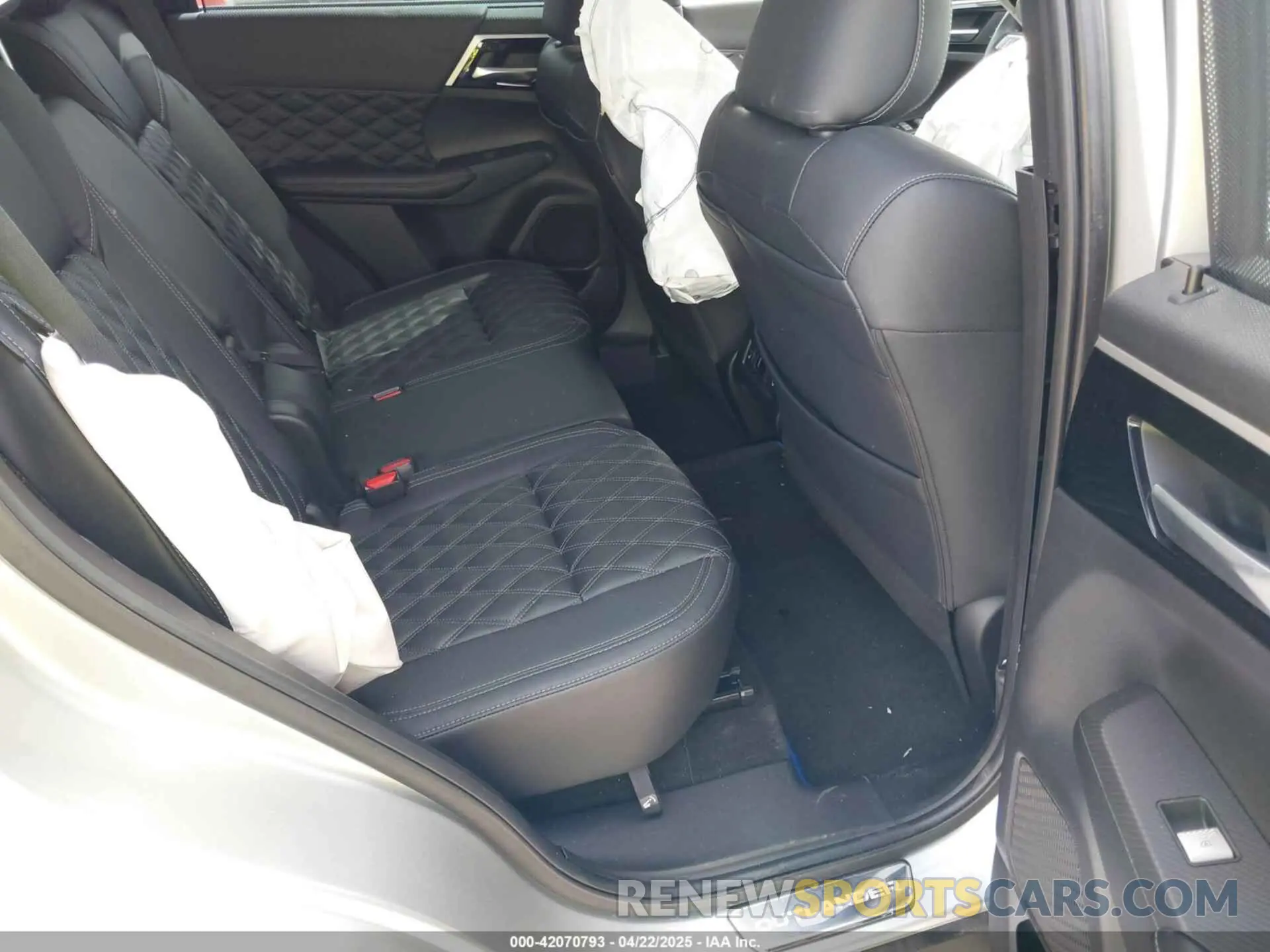 8 Photograph of a damaged car JA4T5VA90PZ029815 MITSUBISHI OUTLANDER PHEV 2023