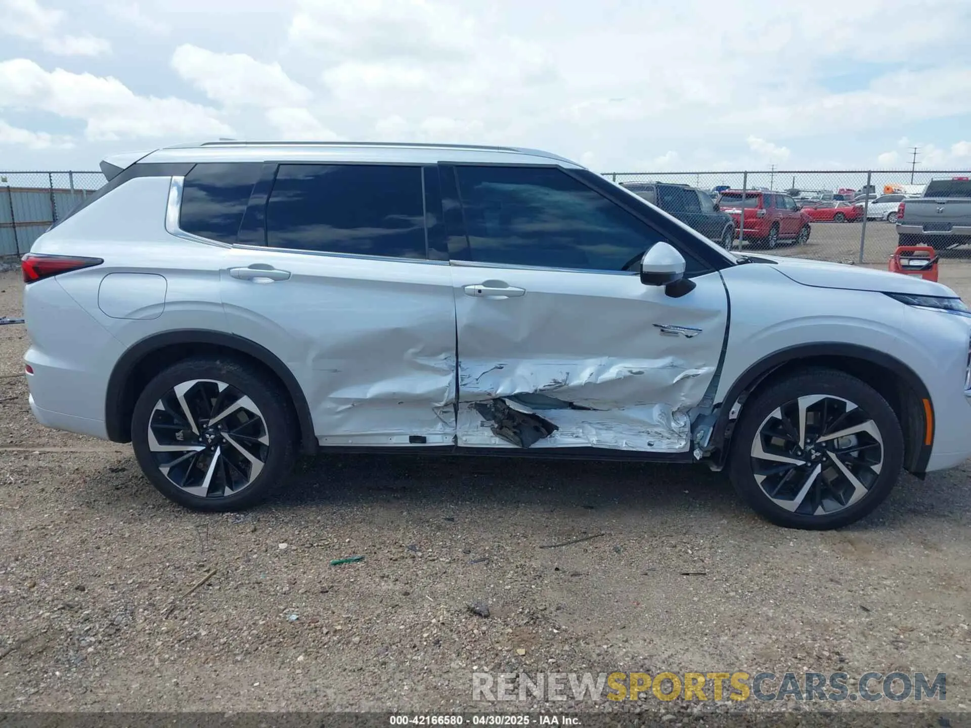 13 Photograph of a damaged car JA4T5VA94PZ029056 MITSUBISHI OUTLANDER PHEV 2023