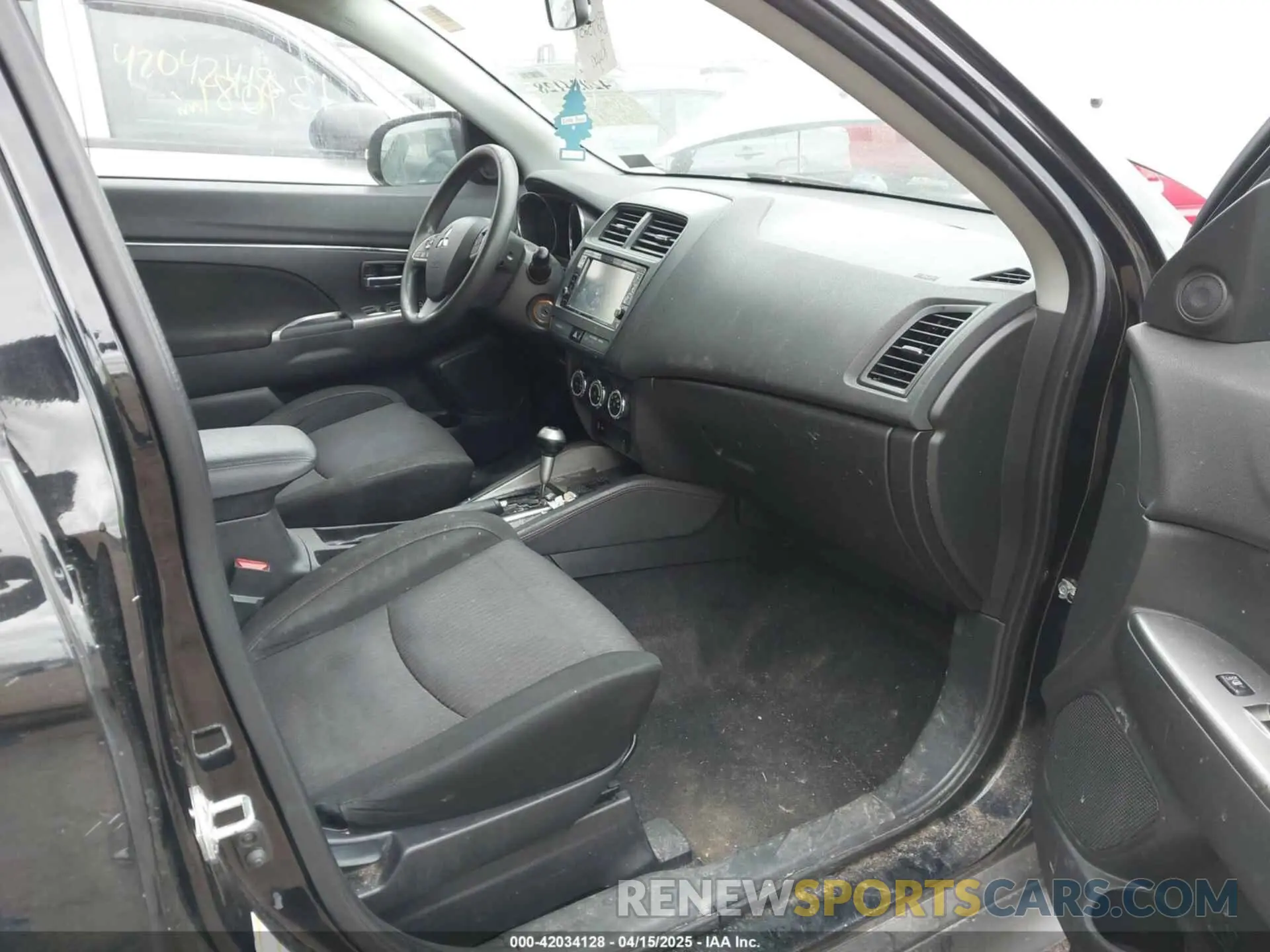 5 Photograph of a damaged car JA4AP3AU0KU019432 MITSUBISHI OUTLANDER SPORT 2019