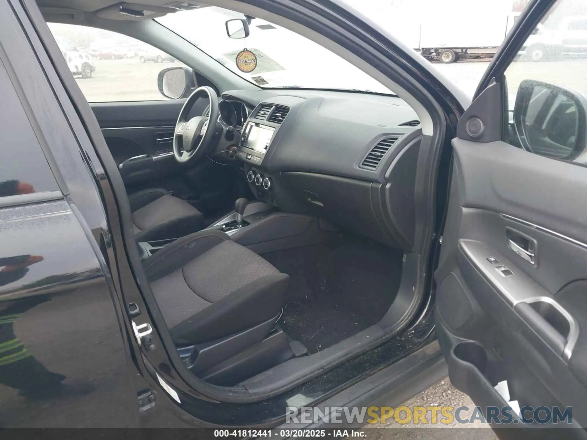 5 Photograph of a damaged car JA4AP3AU0KU023173 MITSUBISHI OUTLANDER SPORT 2019