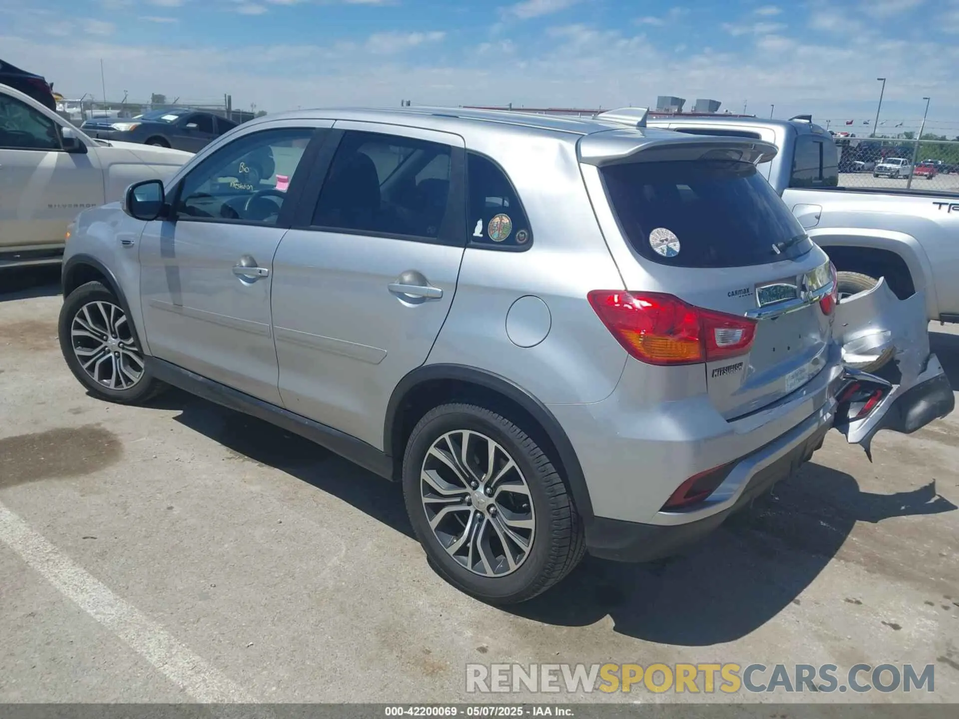 3 Photograph of a damaged car JA4AP3AU0KU033072 MITSUBISHI OUTLANDER SPORT 2019
