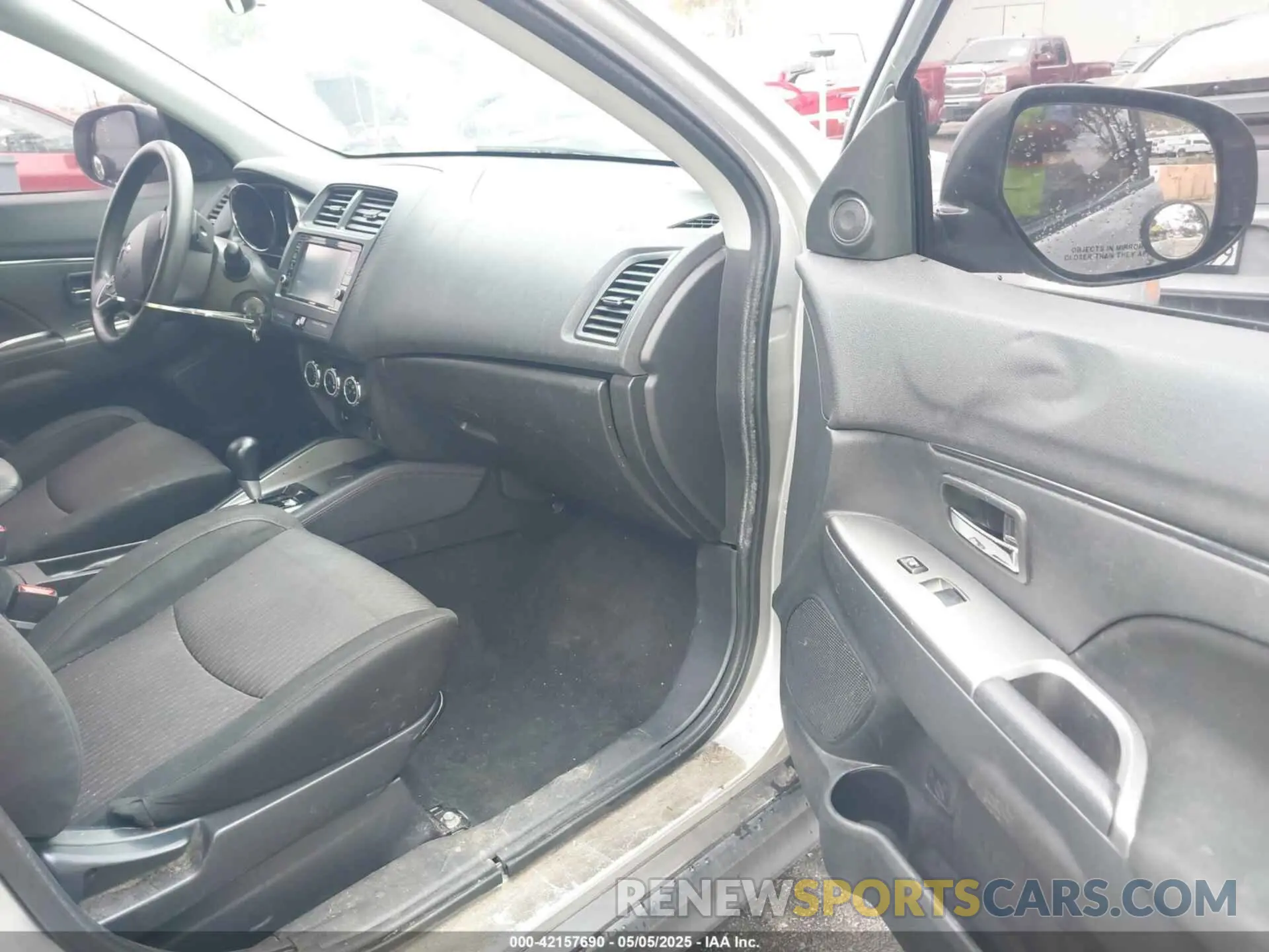 5 Photograph of a damaged car JA4AP3AU2KU003703 MITSUBISHI OUTLANDER SPORT 2019
