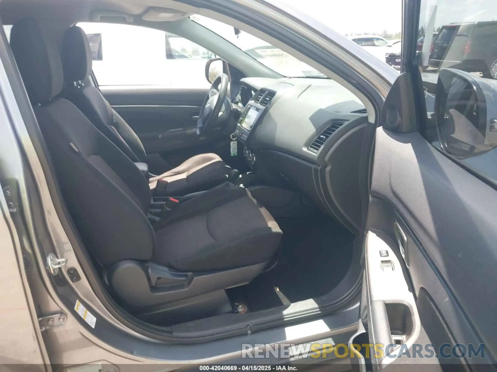 5 Photograph of a damaged car JA4AP3AU3KU013236 MITSUBISHI OUTLANDER SPORT 2019