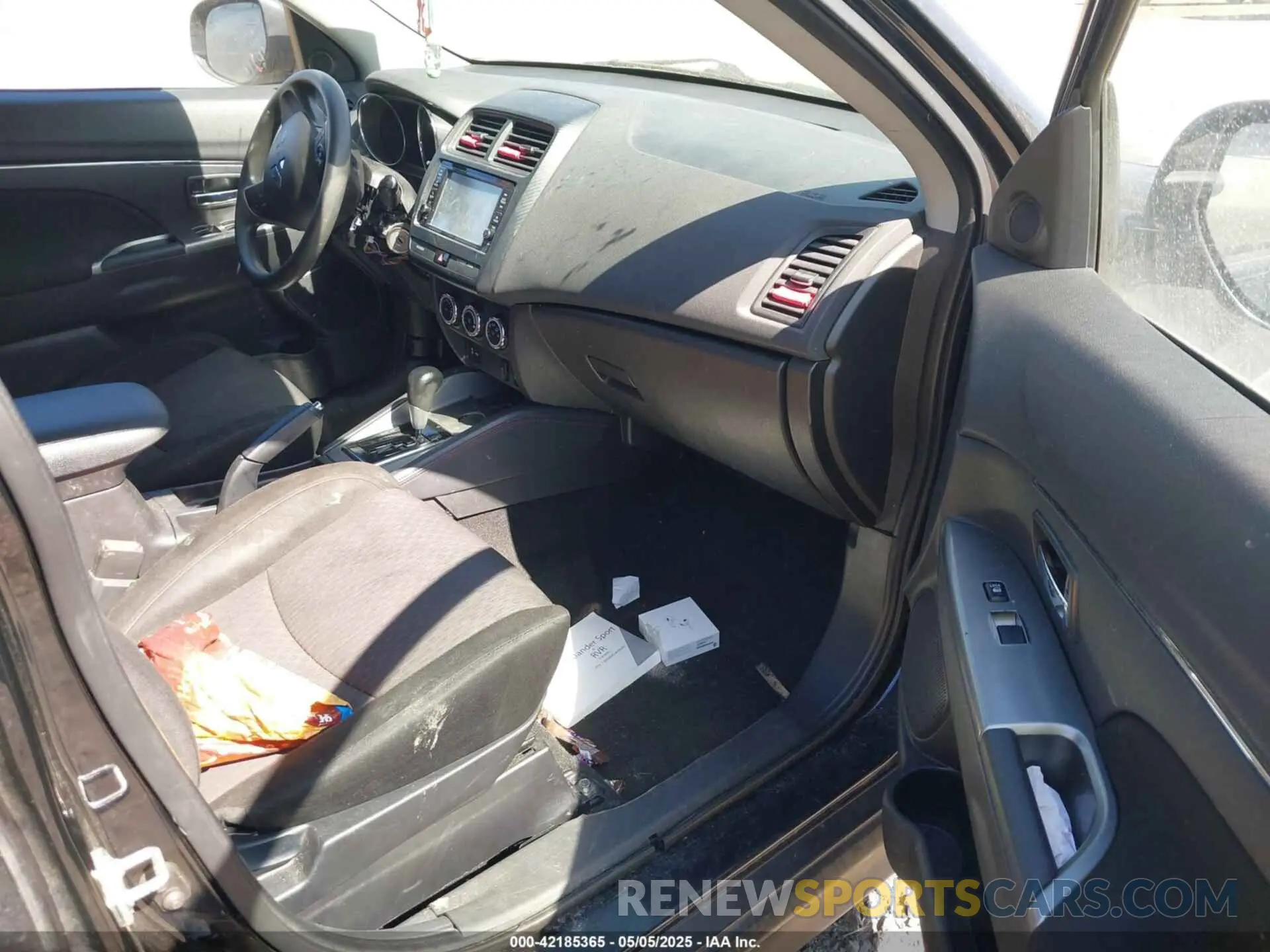 5 Photograph of a damaged car JA4AP3AU4KU017957 MITSUBISHI OUTLANDER SPORT 2019