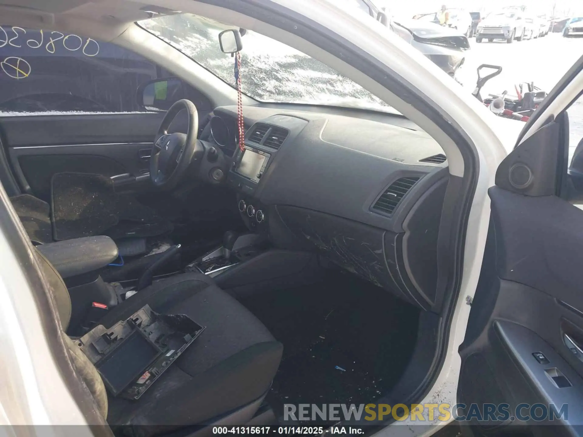 5 Photograph of a damaged car JA4AP3AU5KU008636 MITSUBISHI OUTLANDER SPORT 2019
