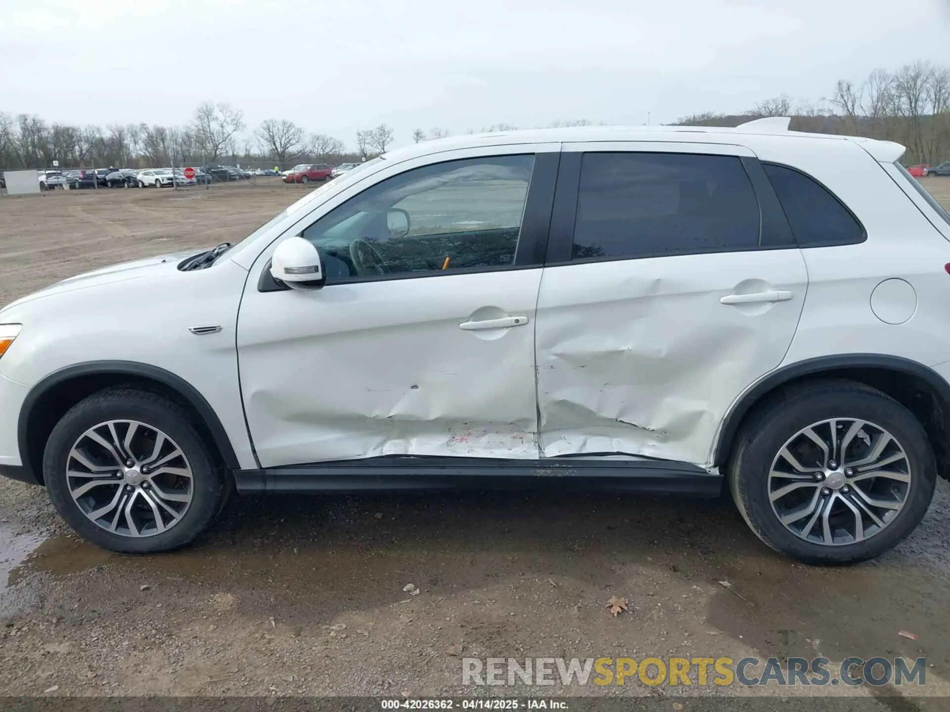 14 Photograph of a damaged car JA4AP3AU6KU018494 MITSUBISHI OUTLANDER SPORT 2019
