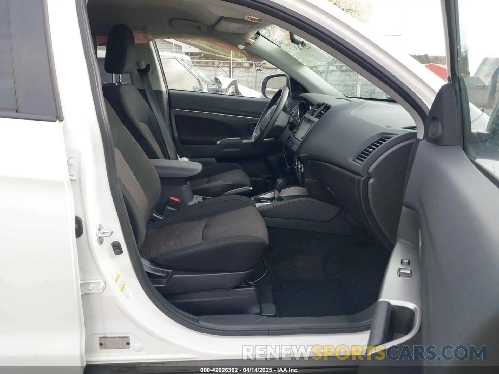 5 Photograph of a damaged car JA4AP3AU6KU018494 MITSUBISHI OUTLANDER SPORT 2019