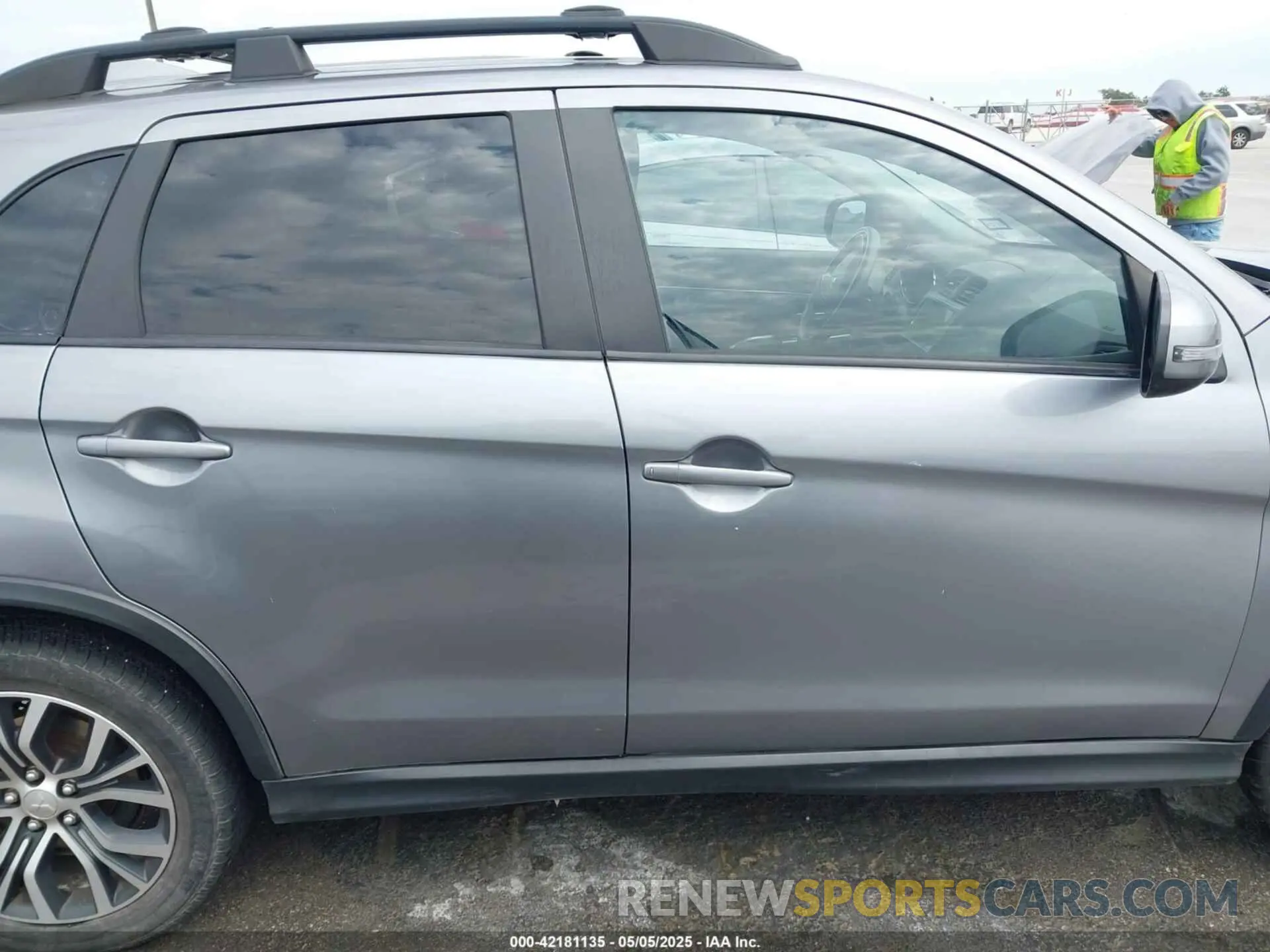 13 Photograph of a damaged car JA4AP4AU8KU013142 MITSUBISHI OUTLANDER SPORT 2019