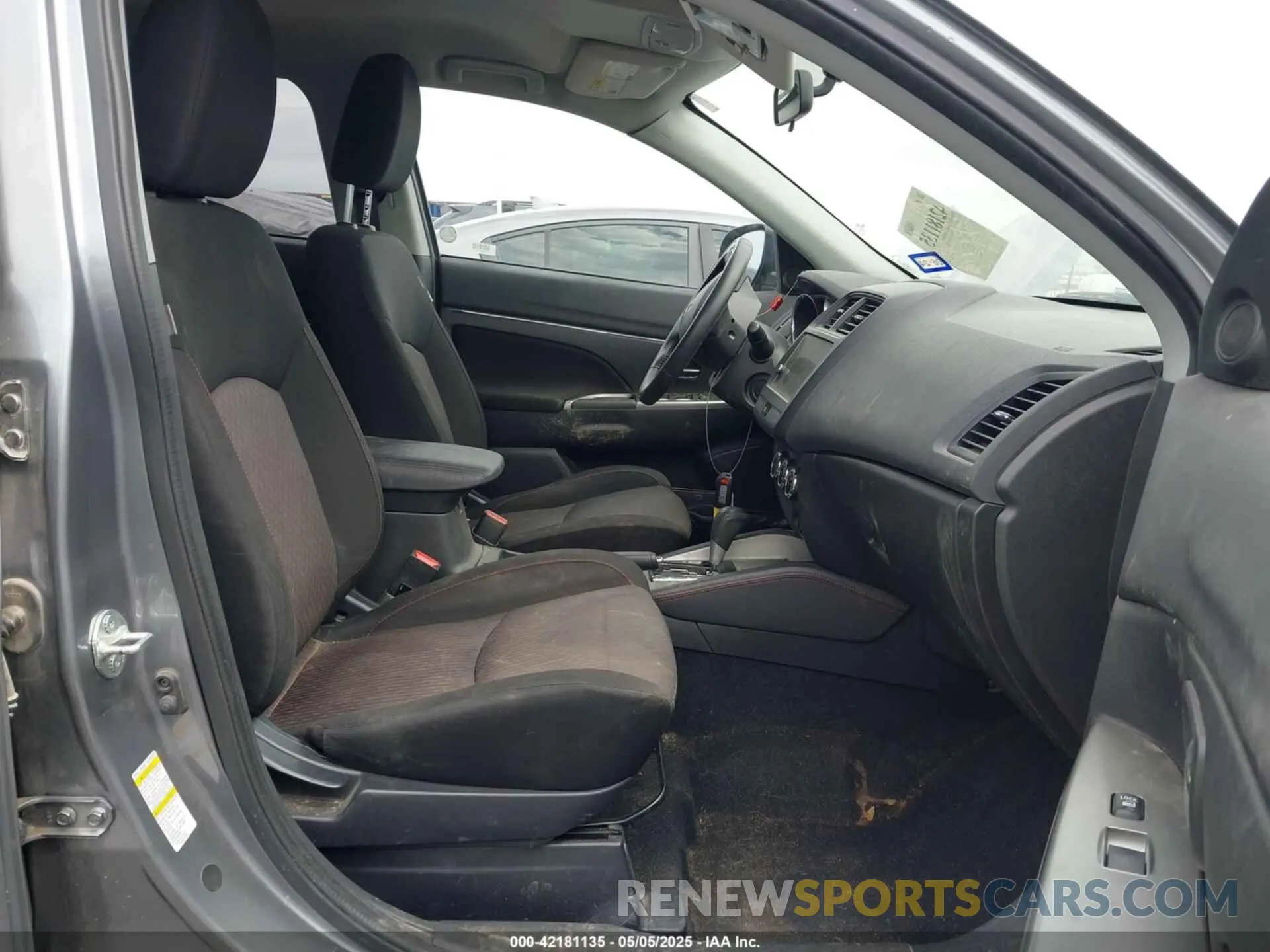 5 Photograph of a damaged car JA4AP4AU8KU013142 MITSUBISHI OUTLANDER SPORT 2019