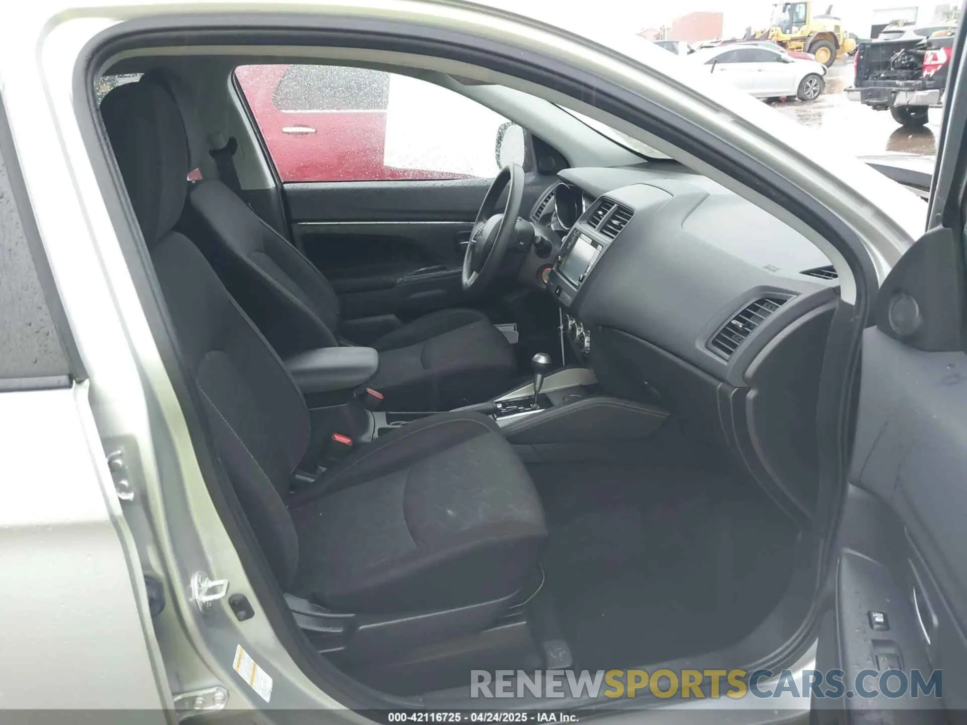 5 Photograph of a damaged car JA4AP3AU3LU001332 MITSUBISHI OUTLANDER SPORT 2020