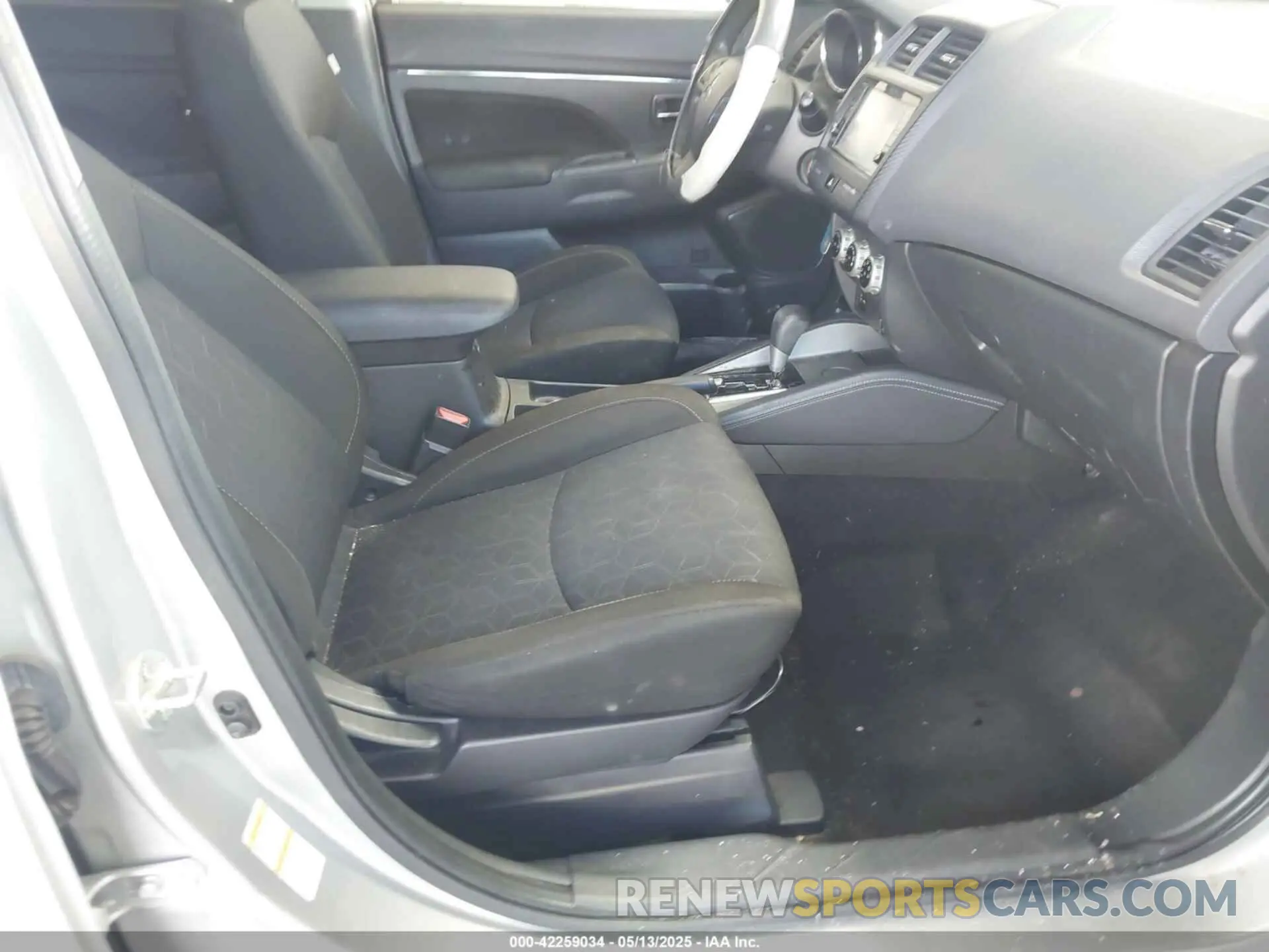 5 Photograph of a damaged car JA4AP3AU5LU017645 MITSUBISHI OUTLANDER SPORT 2020