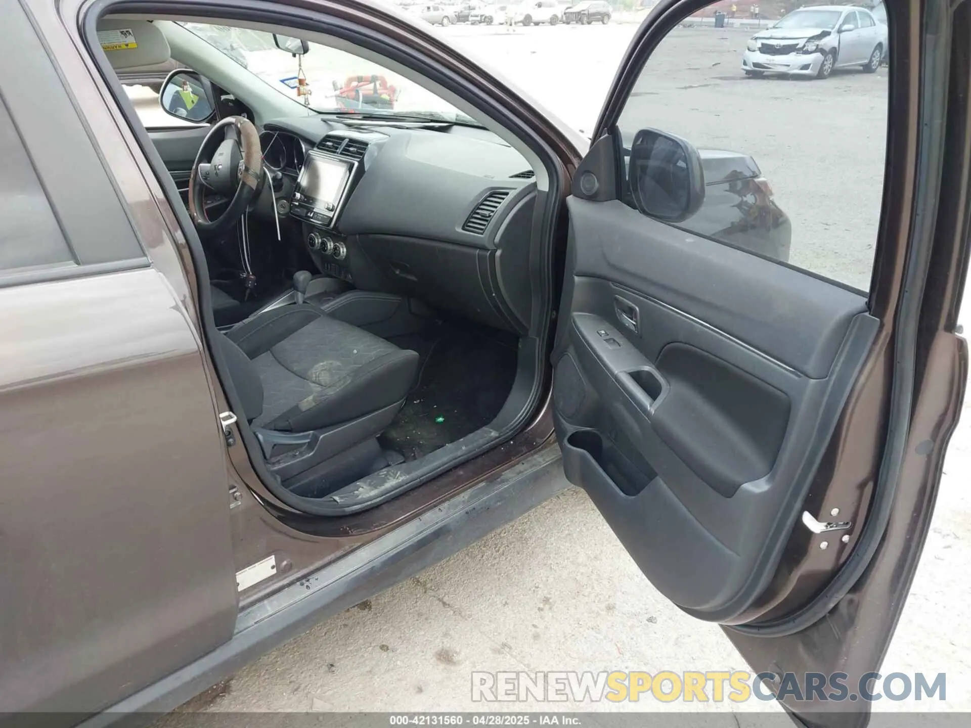 5 Photograph of a damaged car JA4AP3AU6LU015905 MITSUBISHI OUTLANDER SPORT 2020
