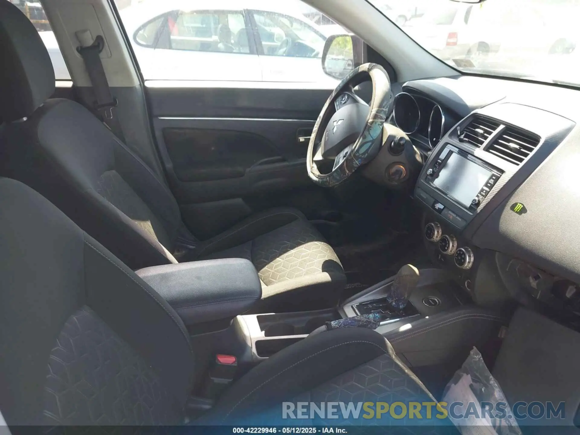 5 Photograph of a damaged car JA4AR3AUXLU013567 MITSUBISHI OUTLANDER SPORT 2020