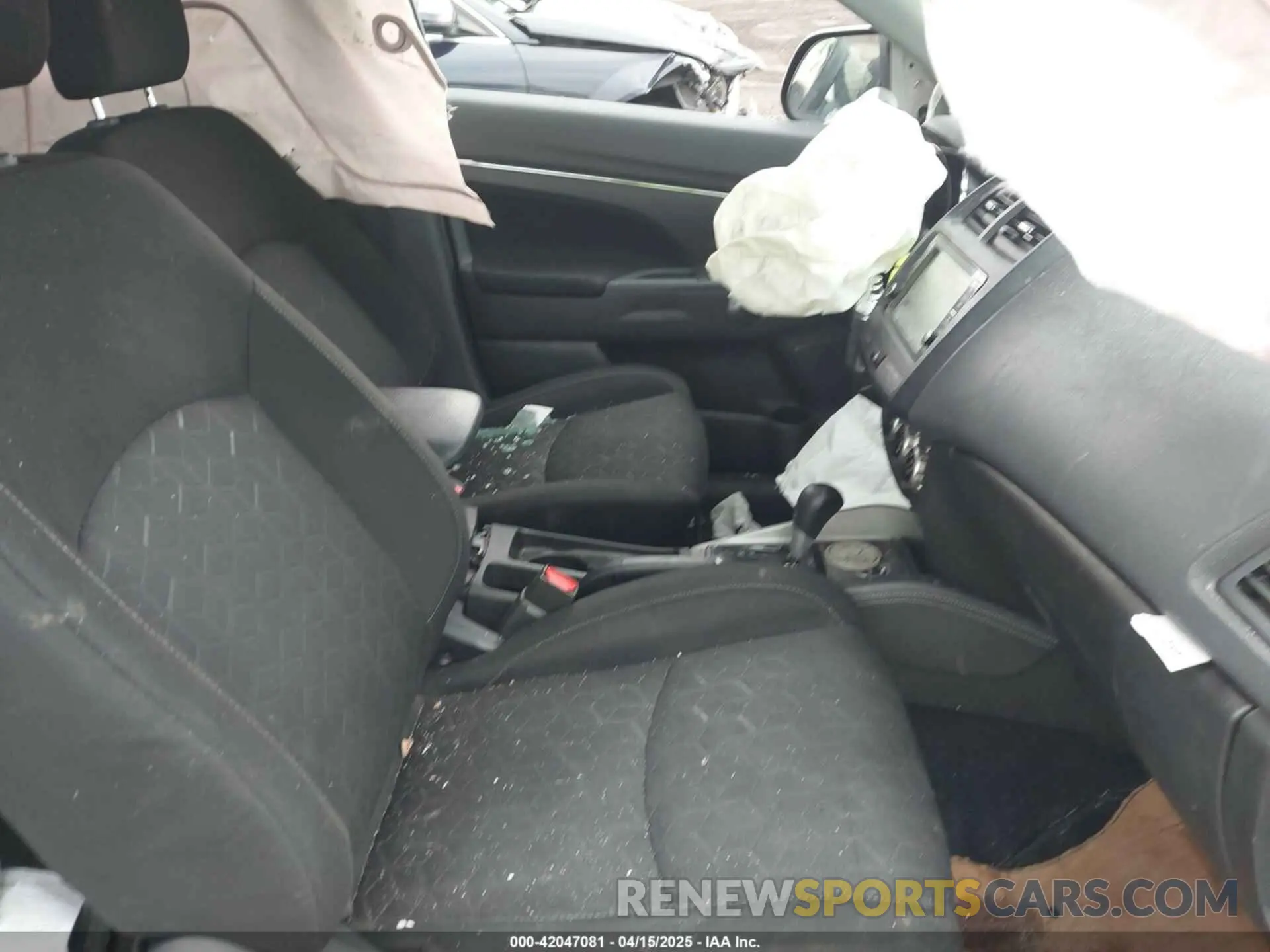 5 Photograph of a damaged car JA4AR3AUXLU027372 MITSUBISHI OUTLANDER SPORT 2020