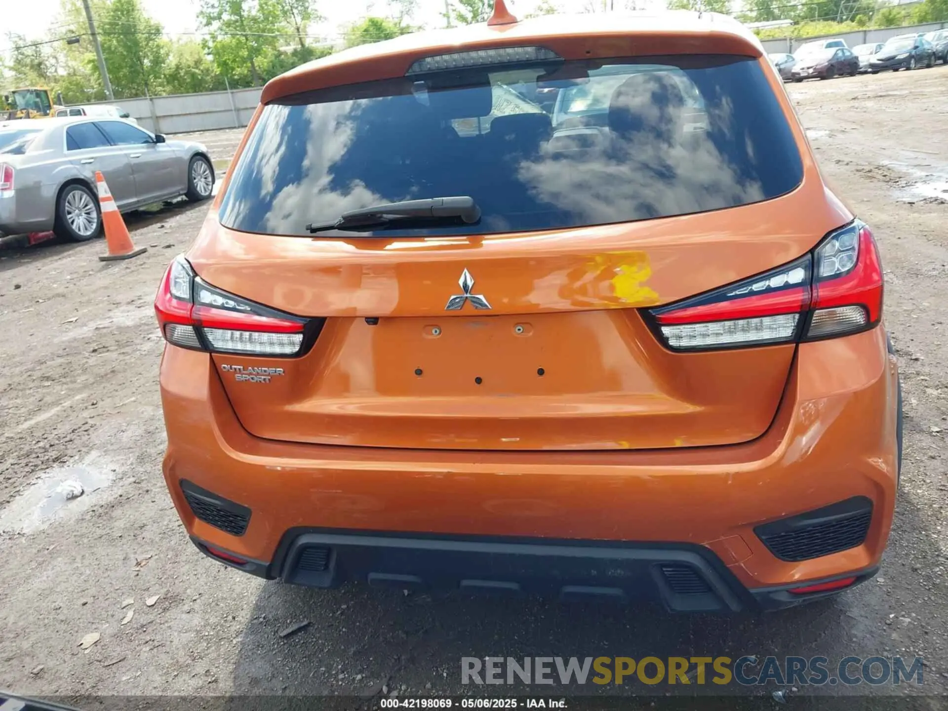 17 Photograph of a damaged car JA4APUAU2MU008117 MITSUBISHI OUTLANDER SPORT 2021
