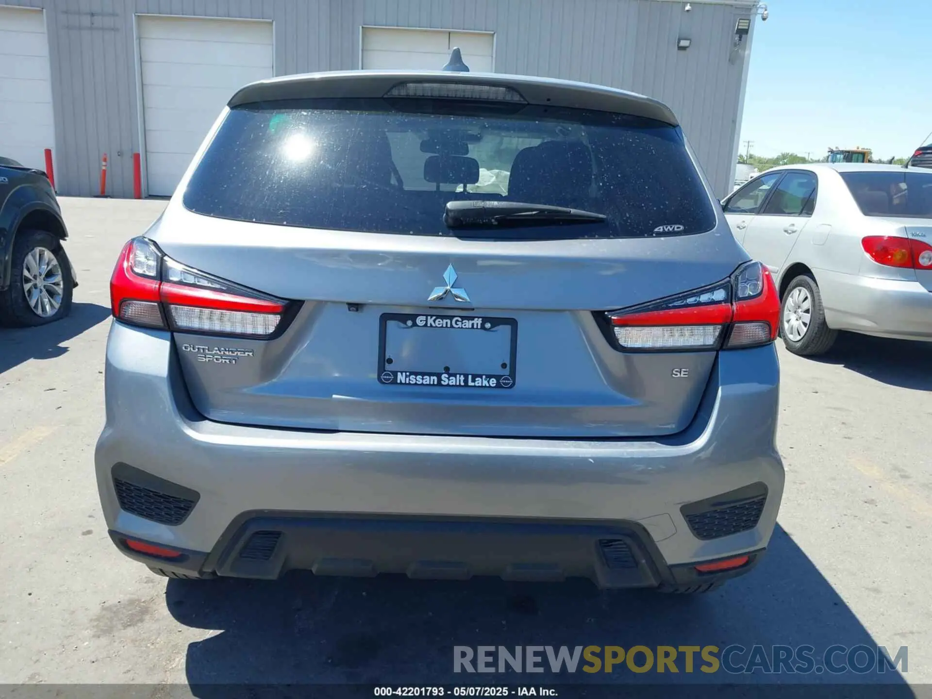 17 Photograph of a damaged car JA4ARUAU2MU013554 MITSUBISHI OUTLANDER SPORT 2021