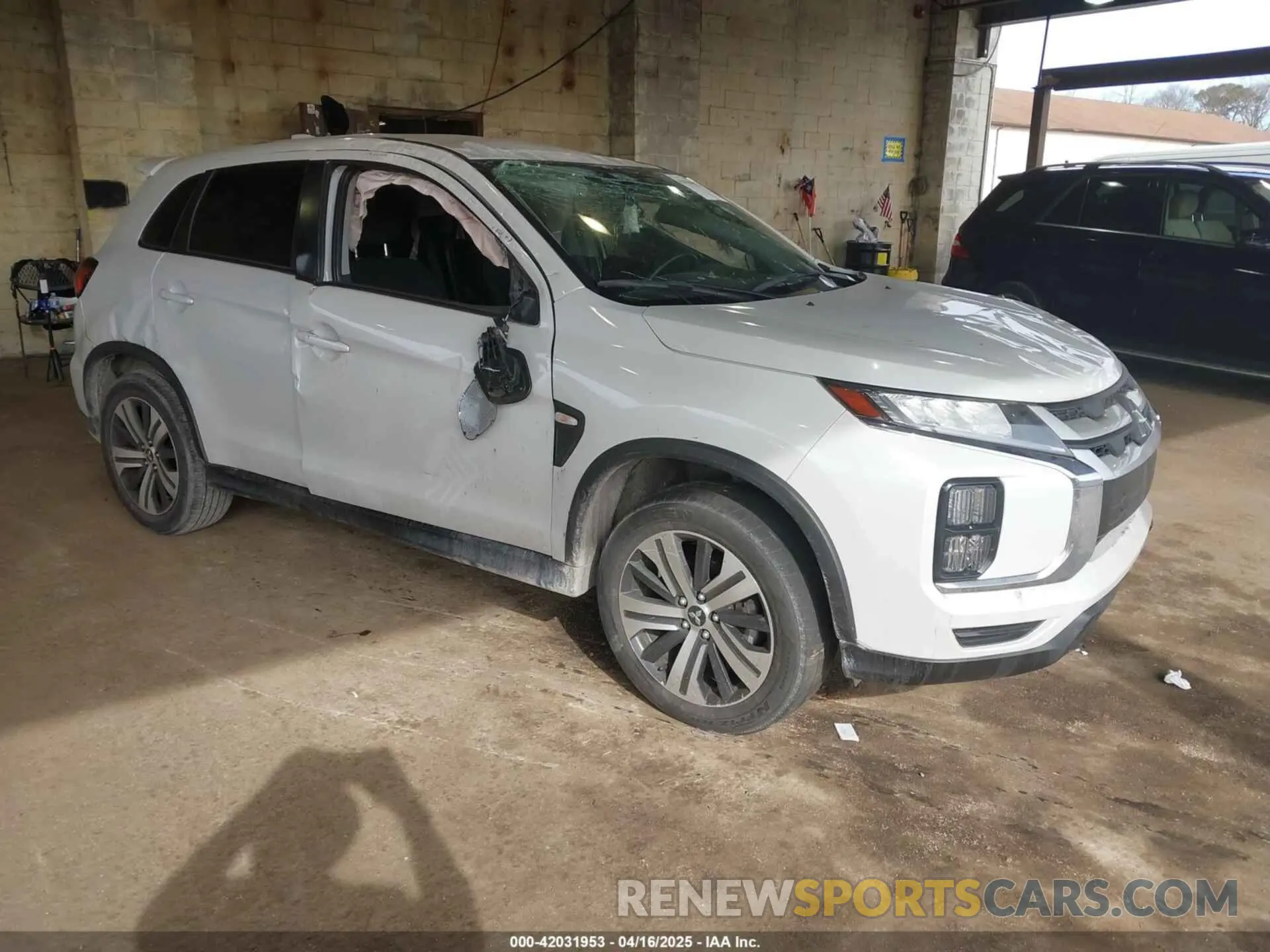 1 Photograph of a damaged car JA4APUAU9NU002722 MITSUBISHI OUTLANDER SPORT 2022
